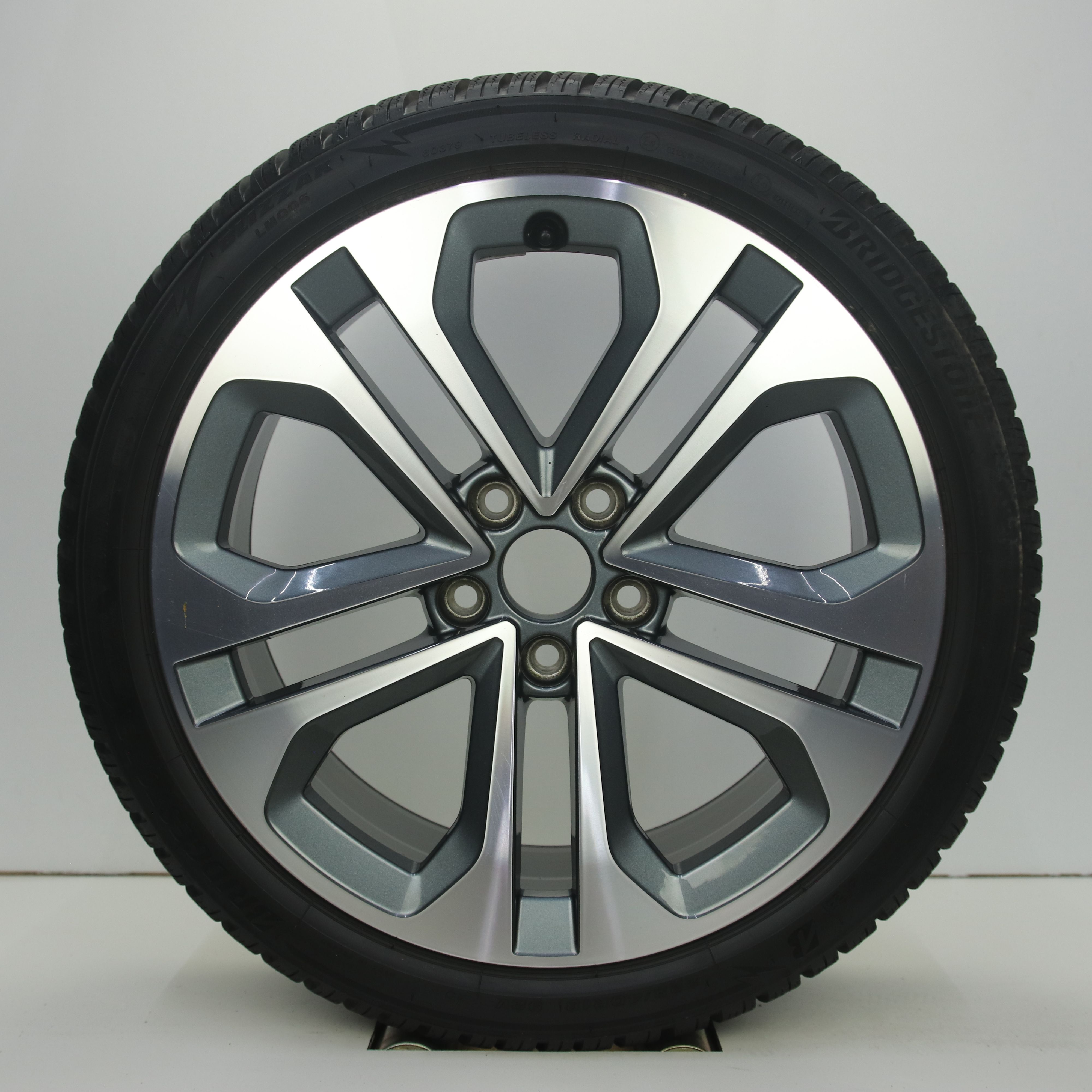 OS1008436 Originele 18 inch lichtmetalen Audi A3 velgen 8.00X18 5X112 ET46.0 NB57.10 Antraciet gepolijst