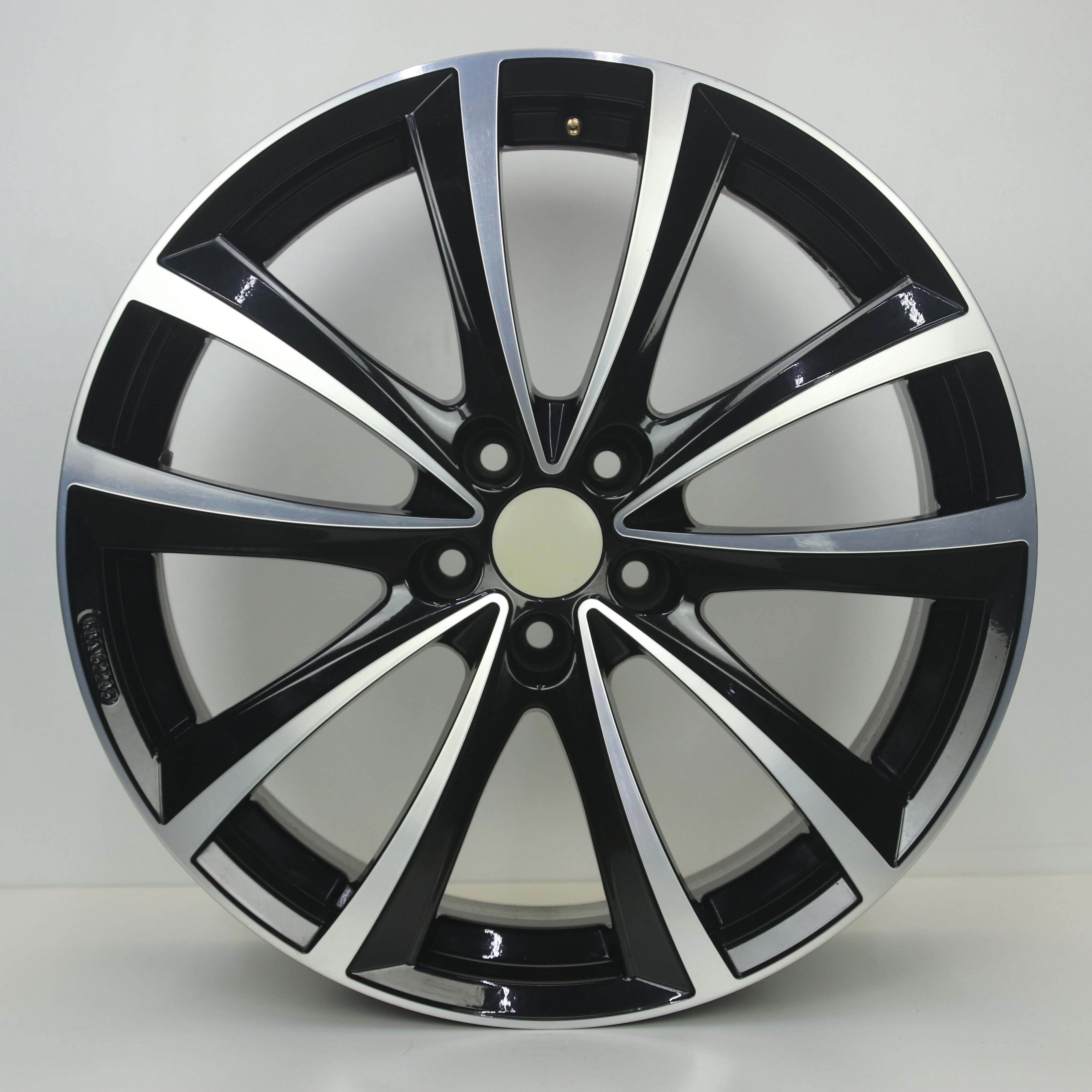 IN1003072 Set 19 inch lichtmetalen It Wheels Elena velgen 8.00X19 5X108 ET43.0 NB74.10 Zwart gepolijst