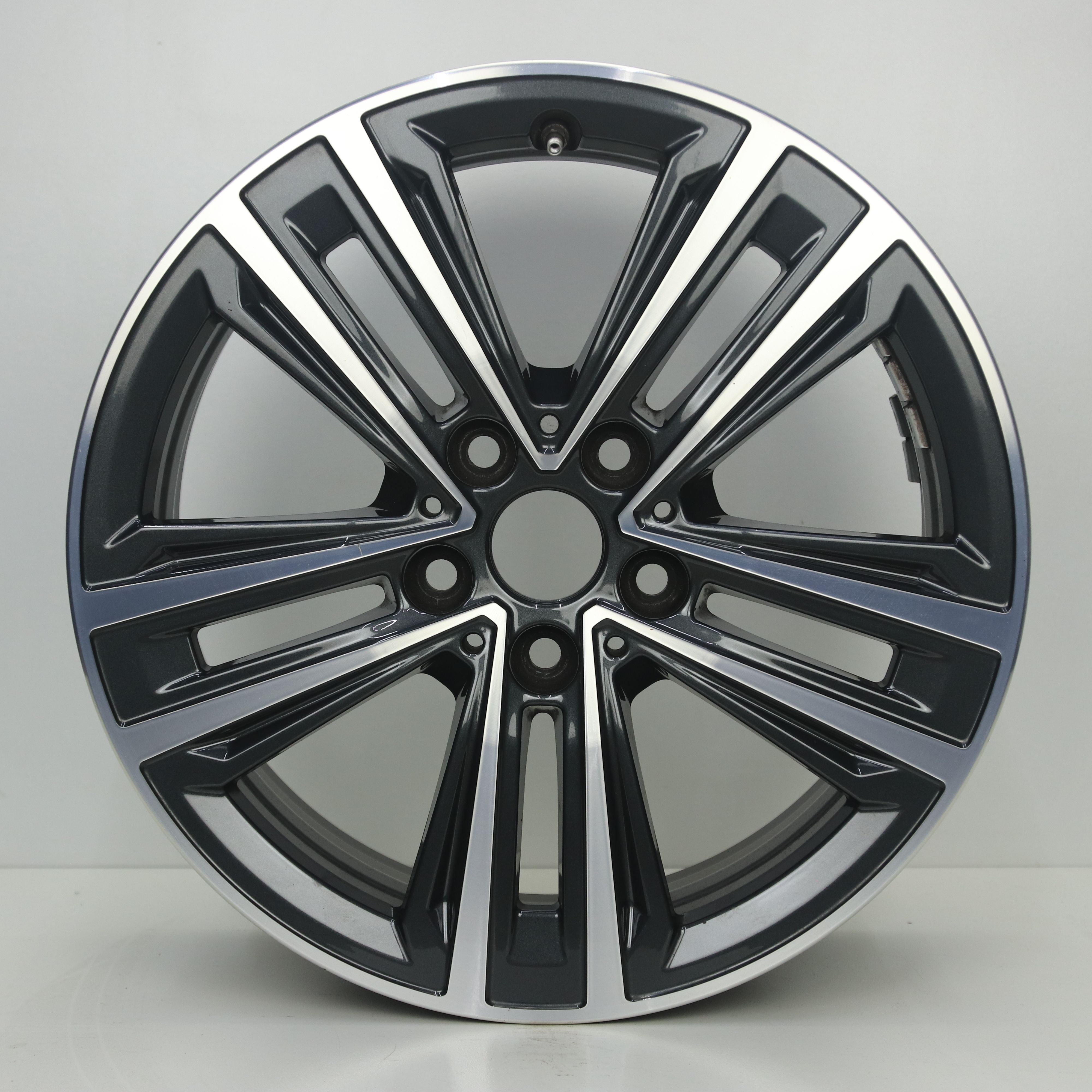 OS1008071 Originele 17 inch lichtmetalen BMW 1-serie styling 548 velgen 7.50X17 5X112 ET54.0 NB66.60 Antraciet gepolijst