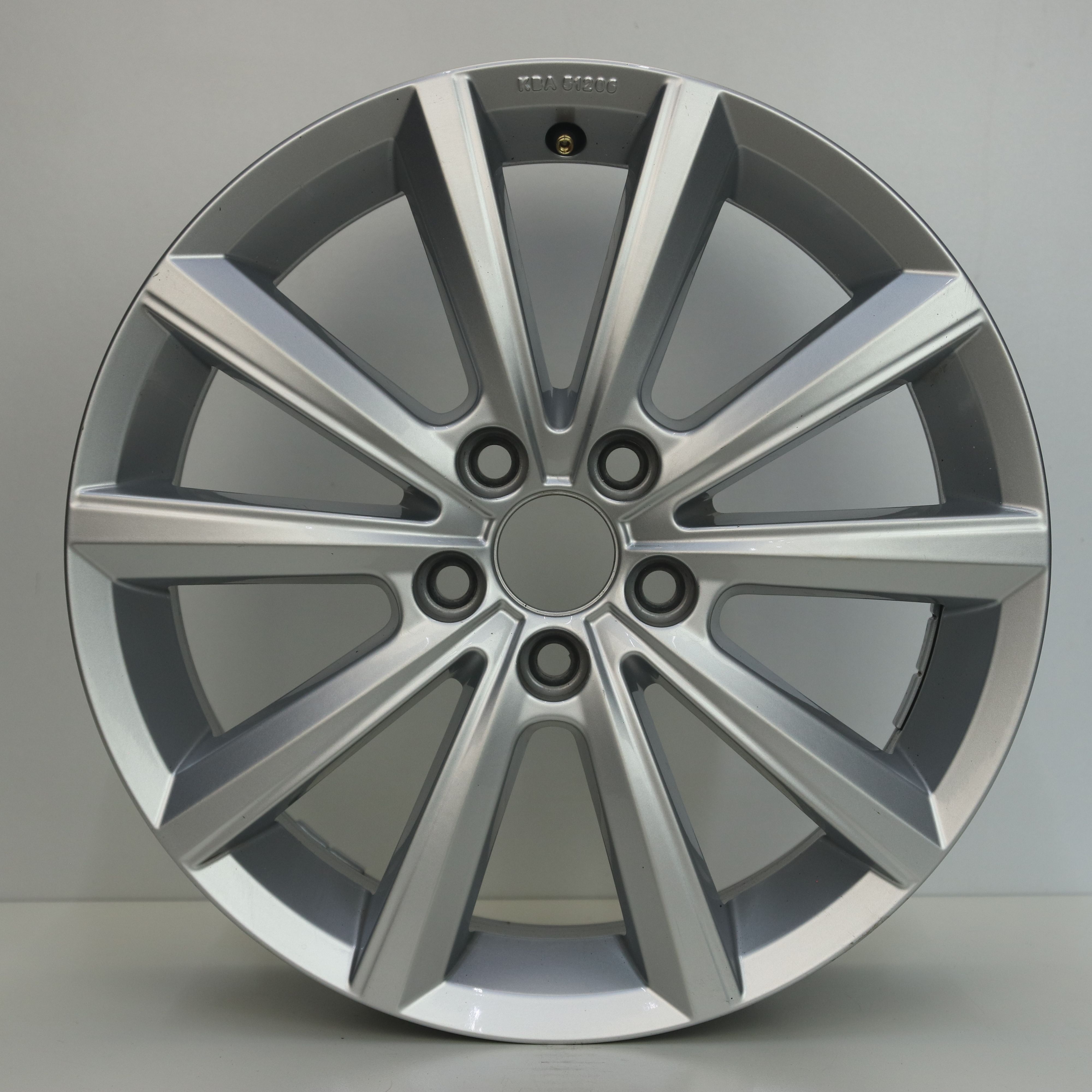 OS1006992 Originele 16 inch lichtmetalen Volkswagen Polo velgen 6.00X16 5X100 ET45.0 NB57.10 Zilver