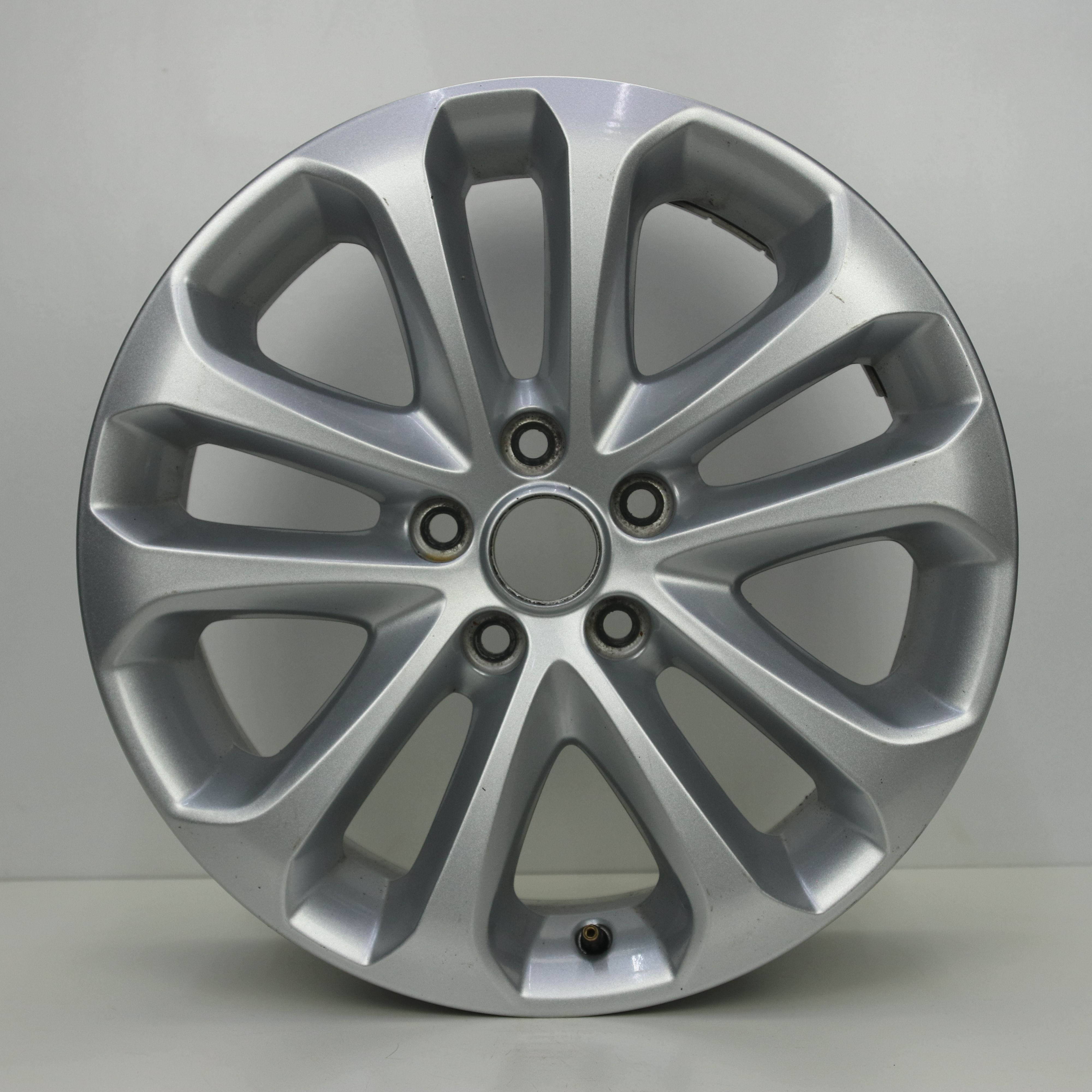 OS1008394 Originele 17 inch lichtmetalen Ford C-max velgen 7.00X17 5X108 ET50.0 NB63.40 Zilver