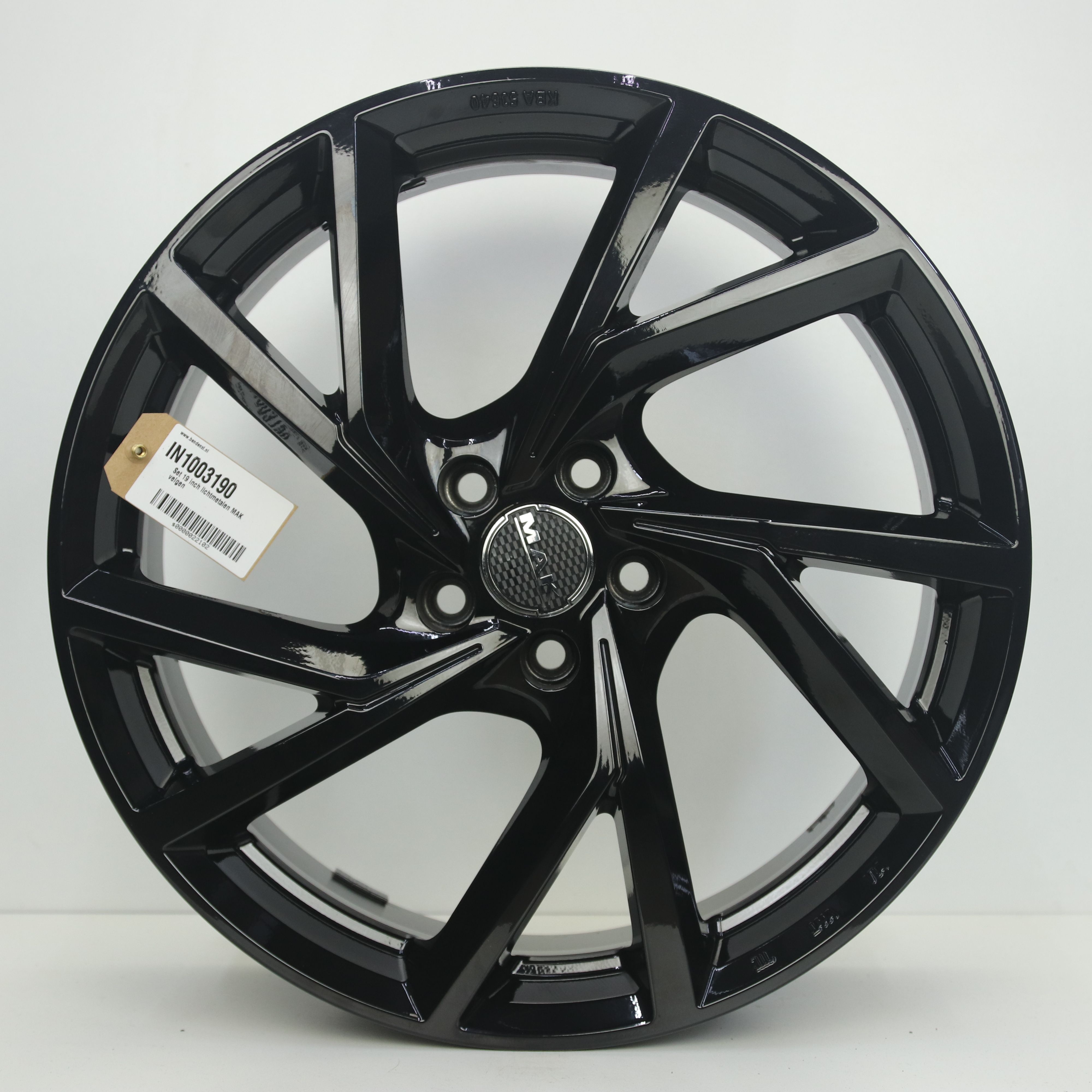 IN1003190 Set 19 inch lichtmetalen MAK velgen 8.00X19 5X108 ET42.0 NB72.00 Zwart