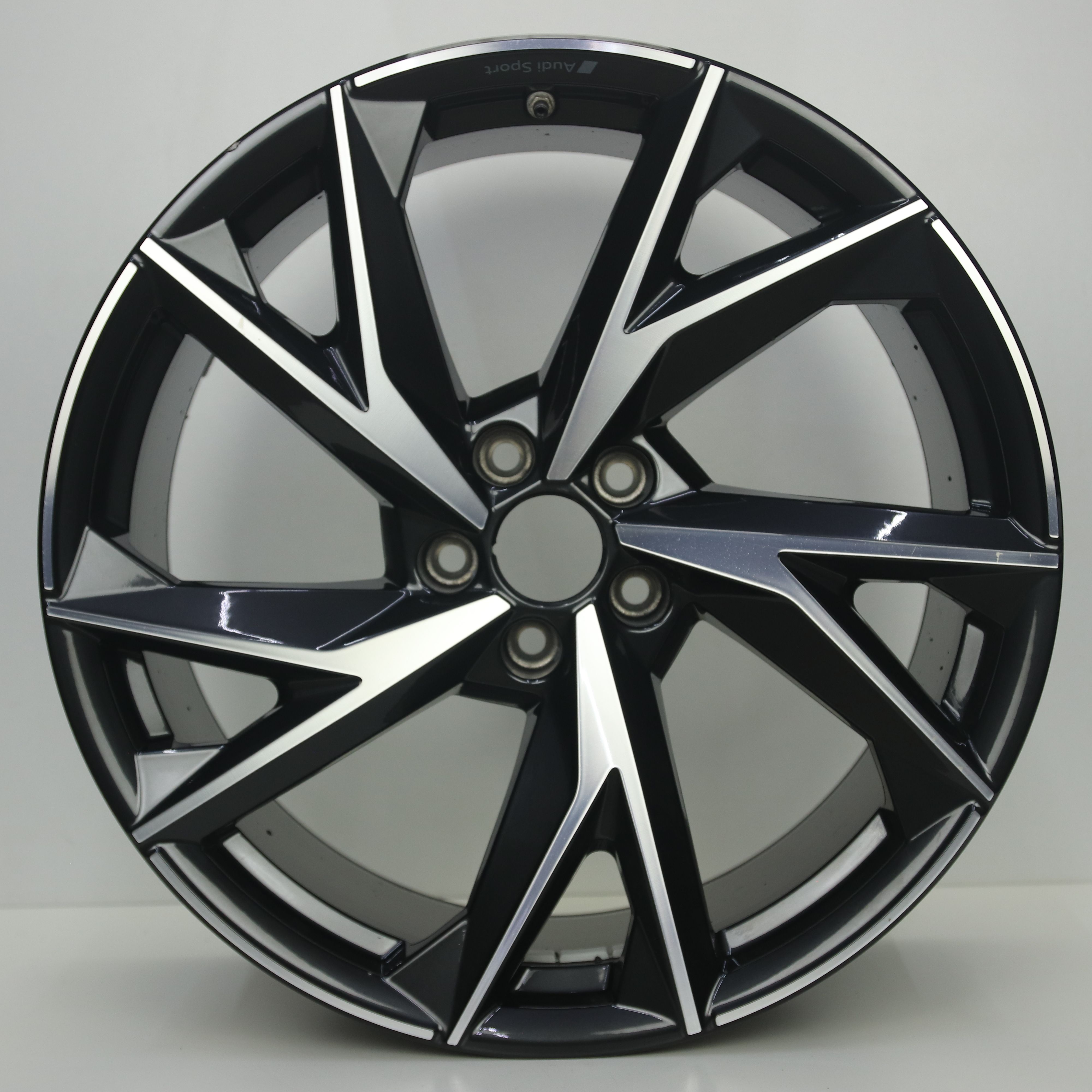 OS1007976 Originele 20 inch lichtmetalen Audi R8 velgen (Breedset) 8.50X20 5X112 ET42.0 NB66.60 Antraciet Gepolijst