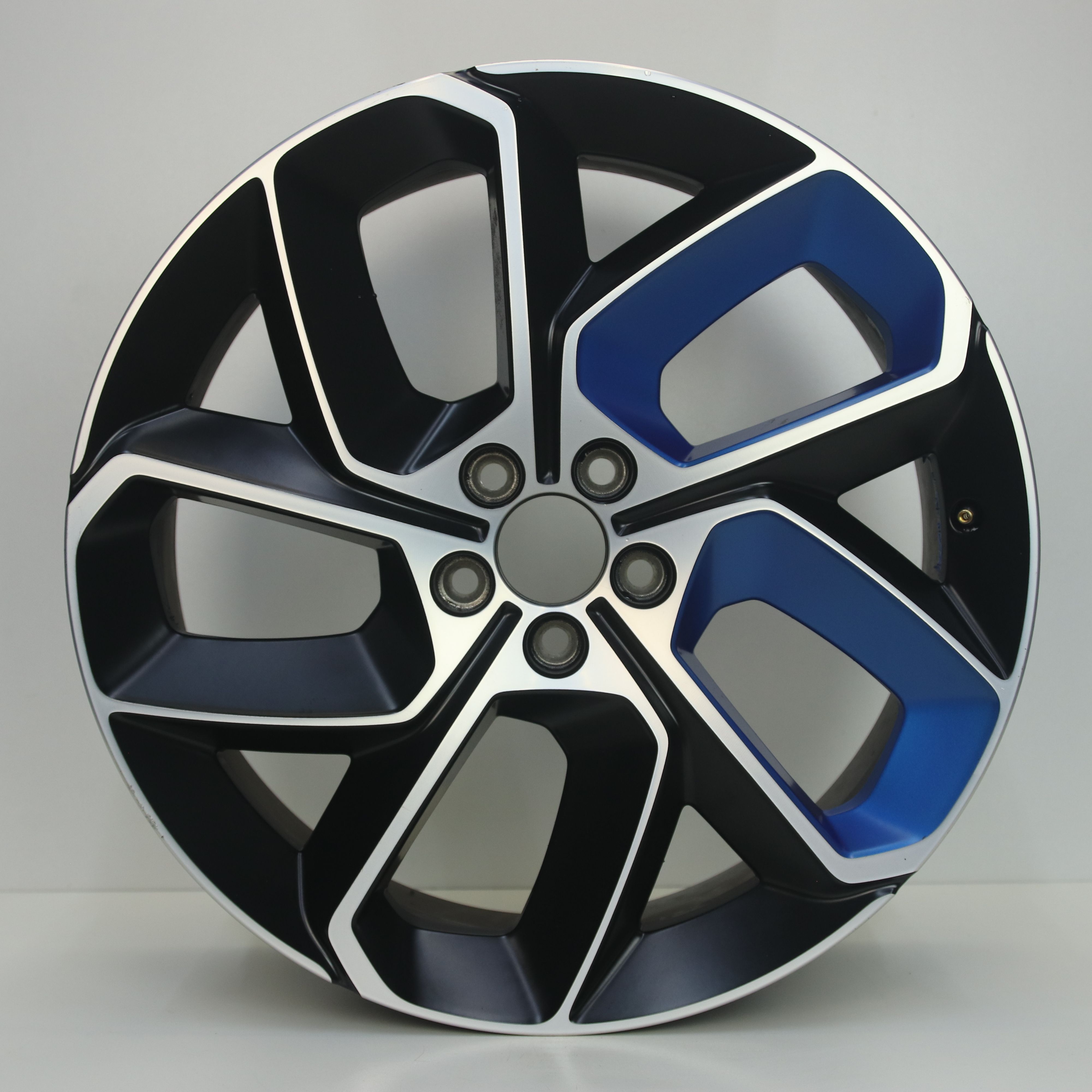 IN1002909 Set 20 inch lichtmetalen Lynk en Co velgen 8.00X20 5X108 ET52.0 NB63.40 Mat zwart gepolijst