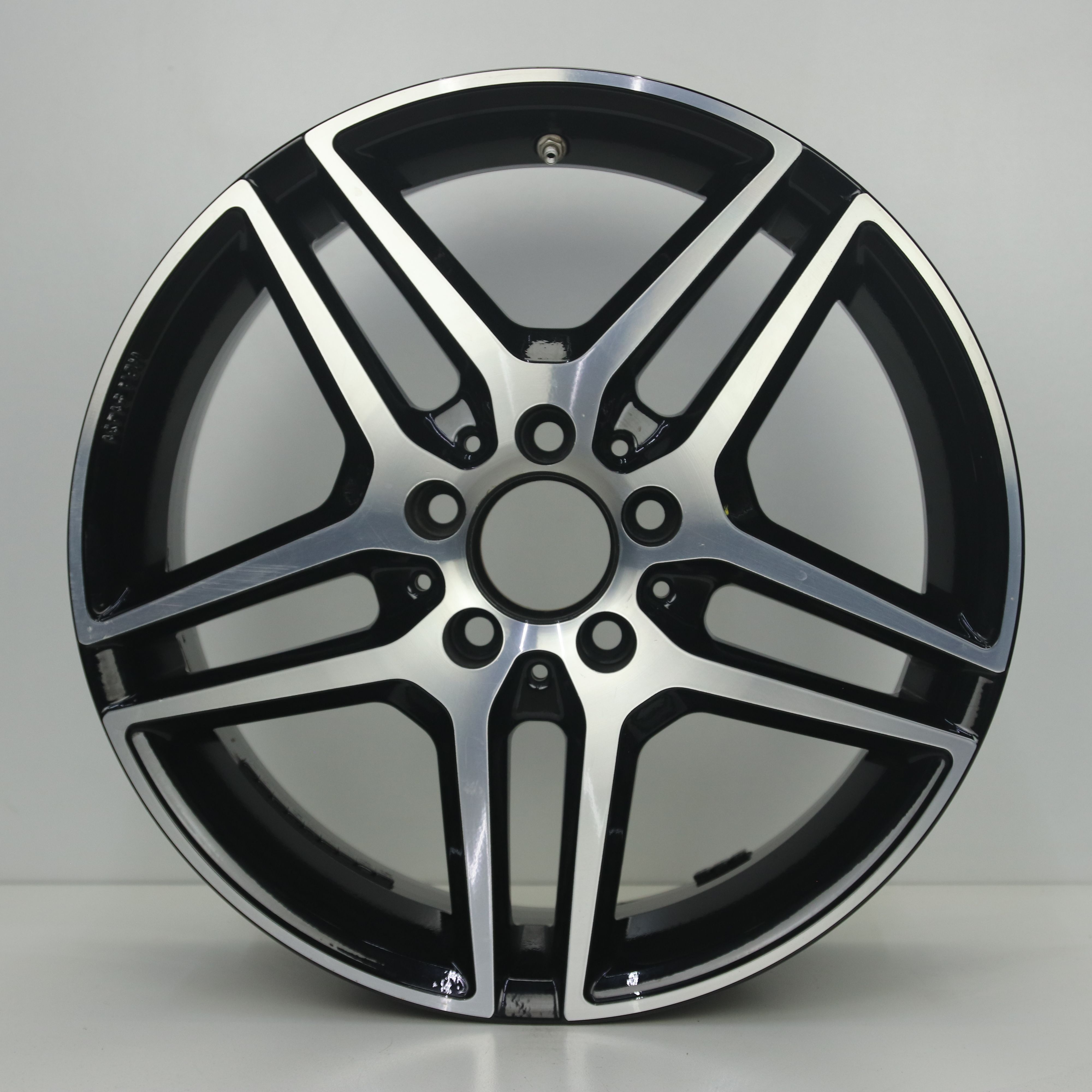 IN1003195 Set 17 inch lichtmetalen GMP Mythos velgen 7.50X17 5X112 ET42.0 NB66.60 Zwart gepolijst