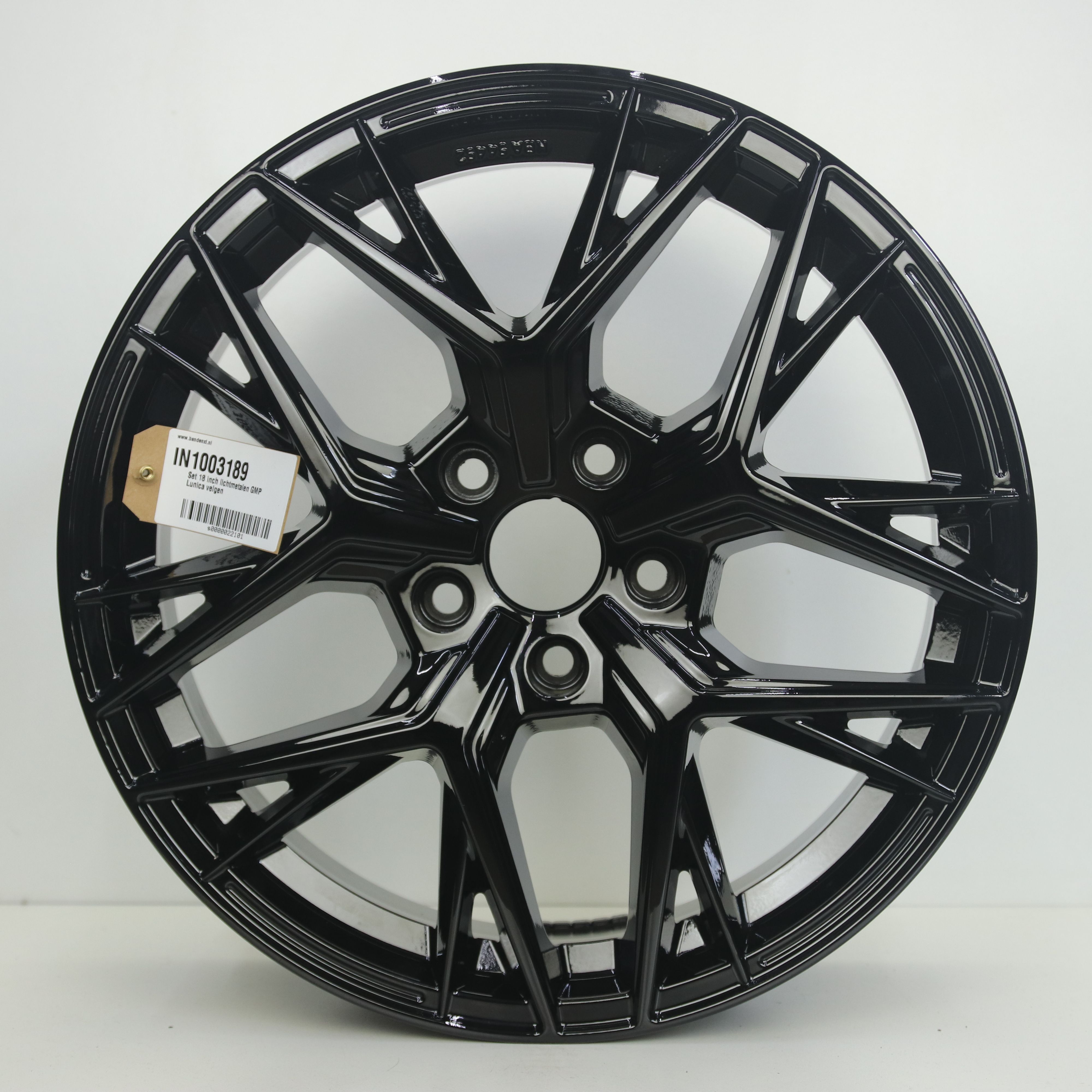 IN1003189 Set 18 inch lichtmetalen GMP Lunica velgen 7.50X18 5X114.3 ET43.0 NB73.10 Zwart