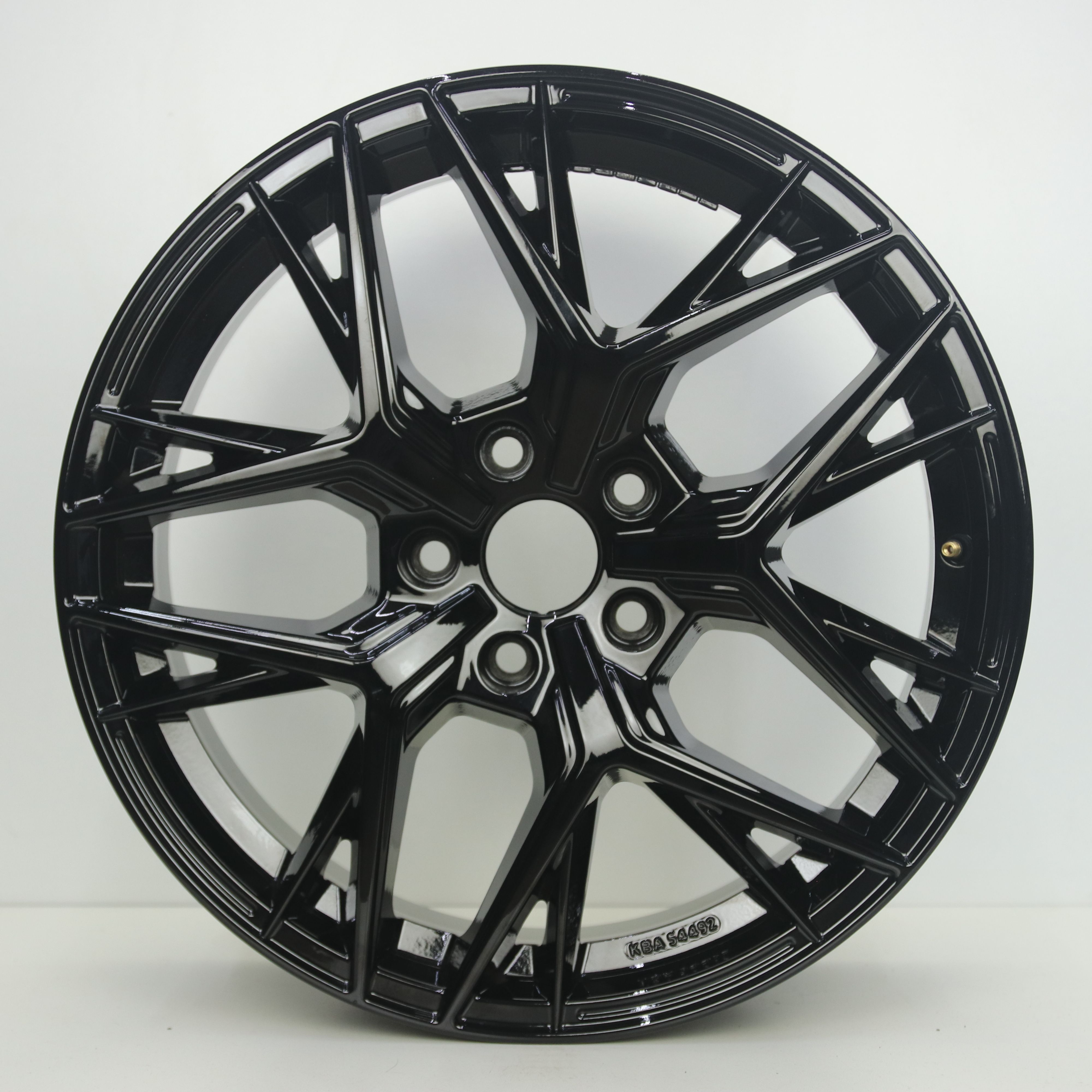 IN1003189 Set 18 inch lichtmetalen GMP Lunica velgen 7.50X18 5X114.3 ET43.0 NB73.10 Zwart