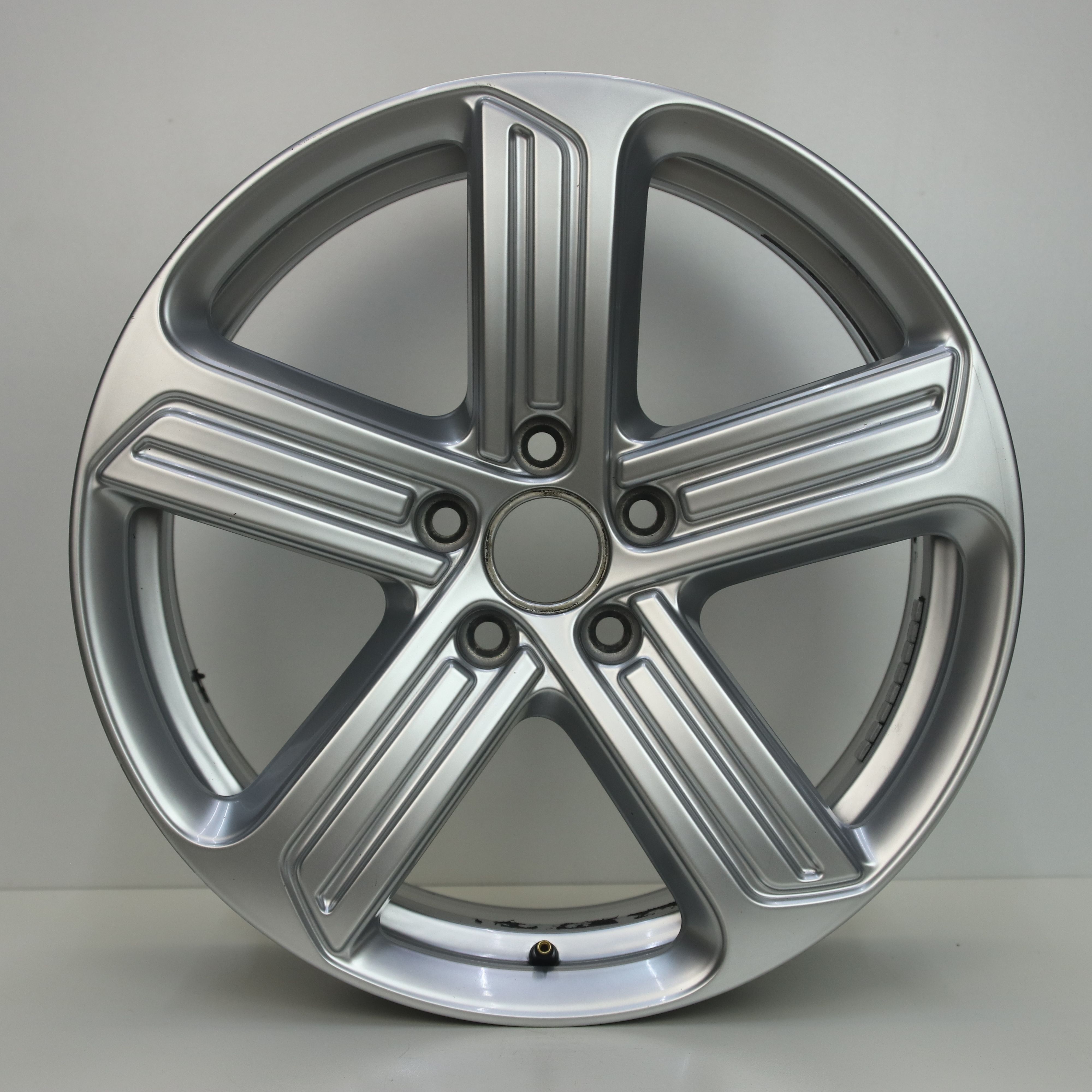 IN1002920 Originele 18 inch lichtmetalen Volkswagen Golf velgen (Cadiz) 7.50X18 5X112 ET49.0 NB57.10 Zilver