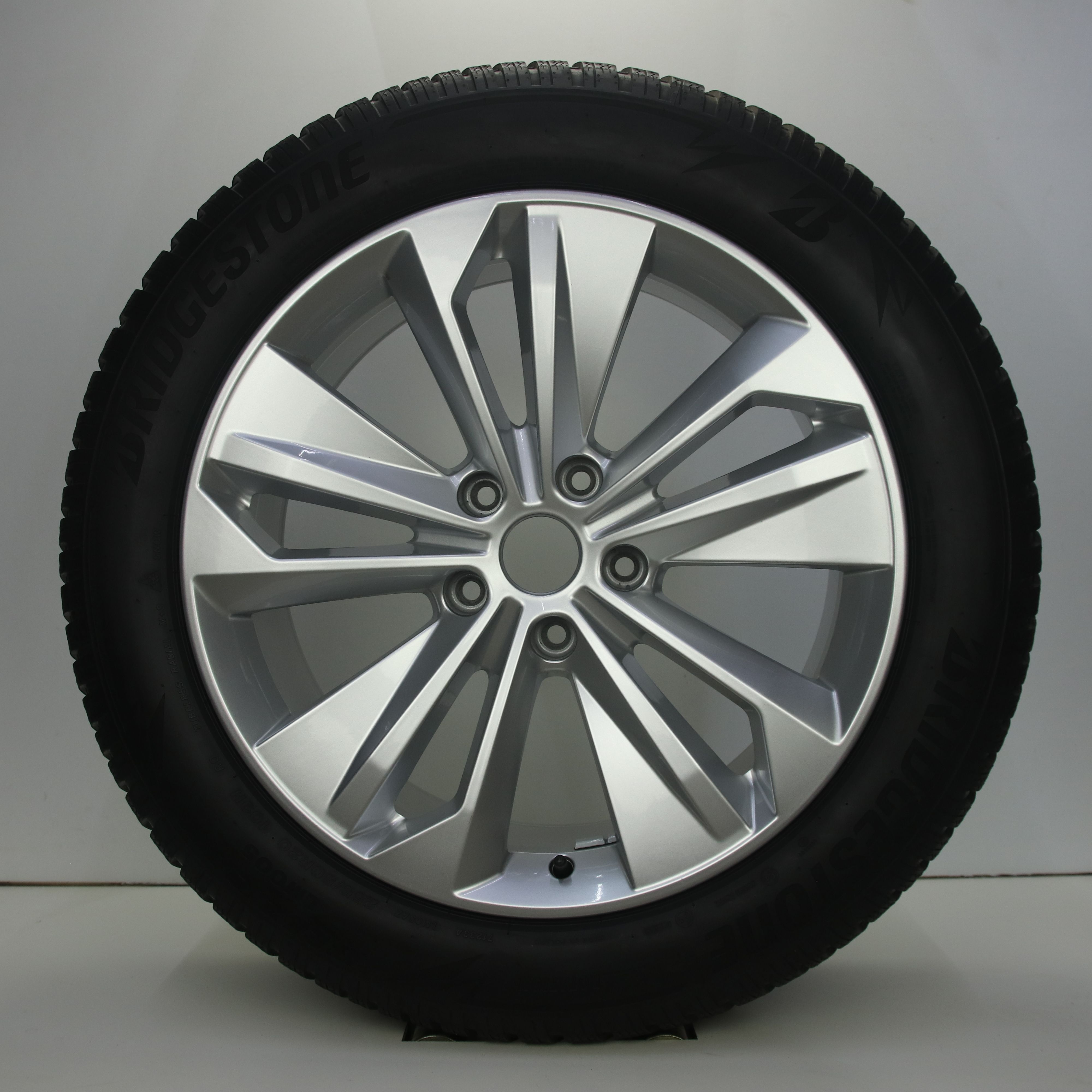 OS1008361 Originele 20 inch lichtmetalen Audi Q6 SQ6 velgen (breedset) 8.50X20 5X130 ET35.0 NB66.60 Zilver