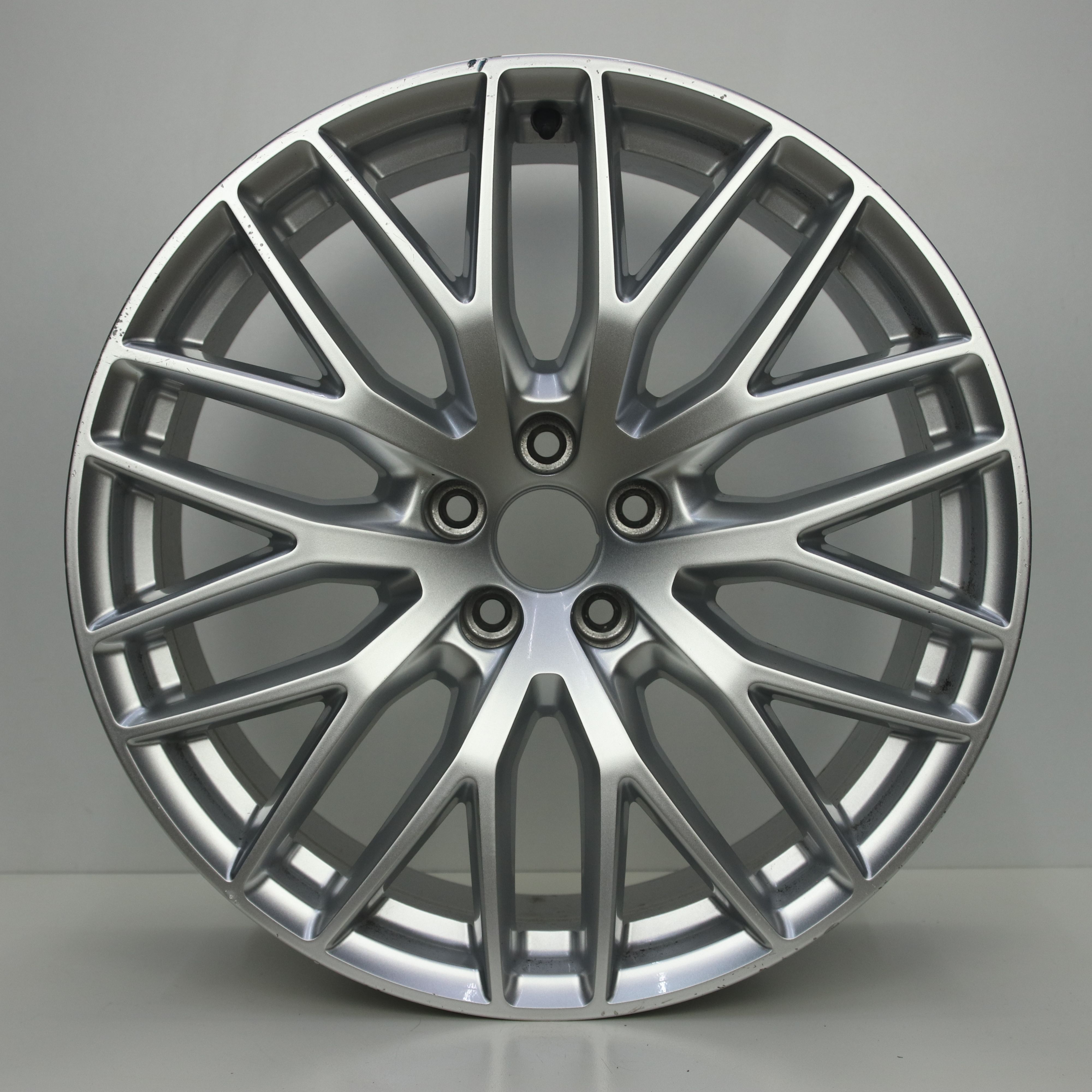 OS1007791 Originele 20 inch lichtmetalen Audi Q7 velgen 9.00X20 5X112 ET33.0 NB66.50 Zilver