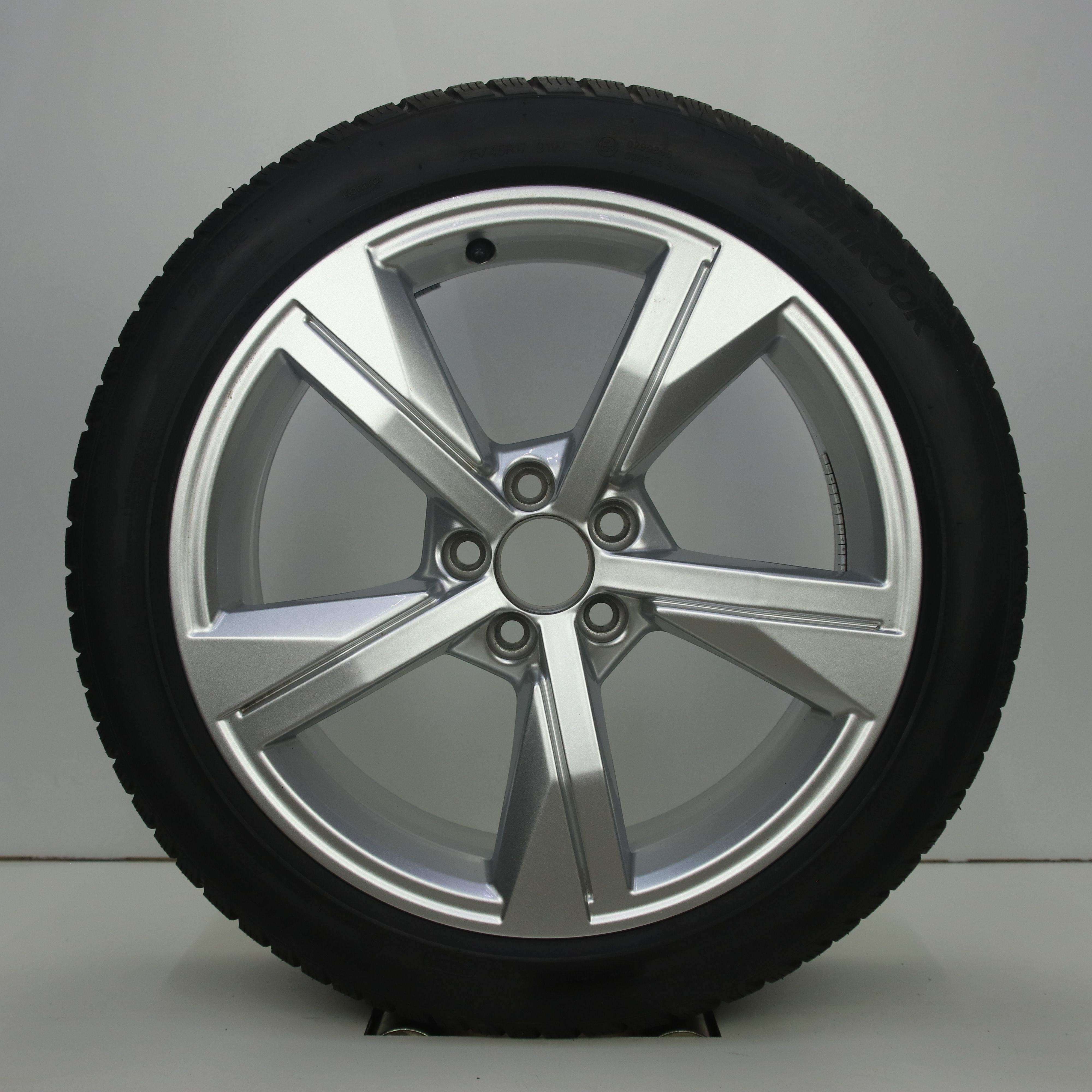 OS1008434 Originele 17 inch lichtmetalen Audi A1 velgen 7.50X17 5X100 ET46.0 NB57.10 Zilver