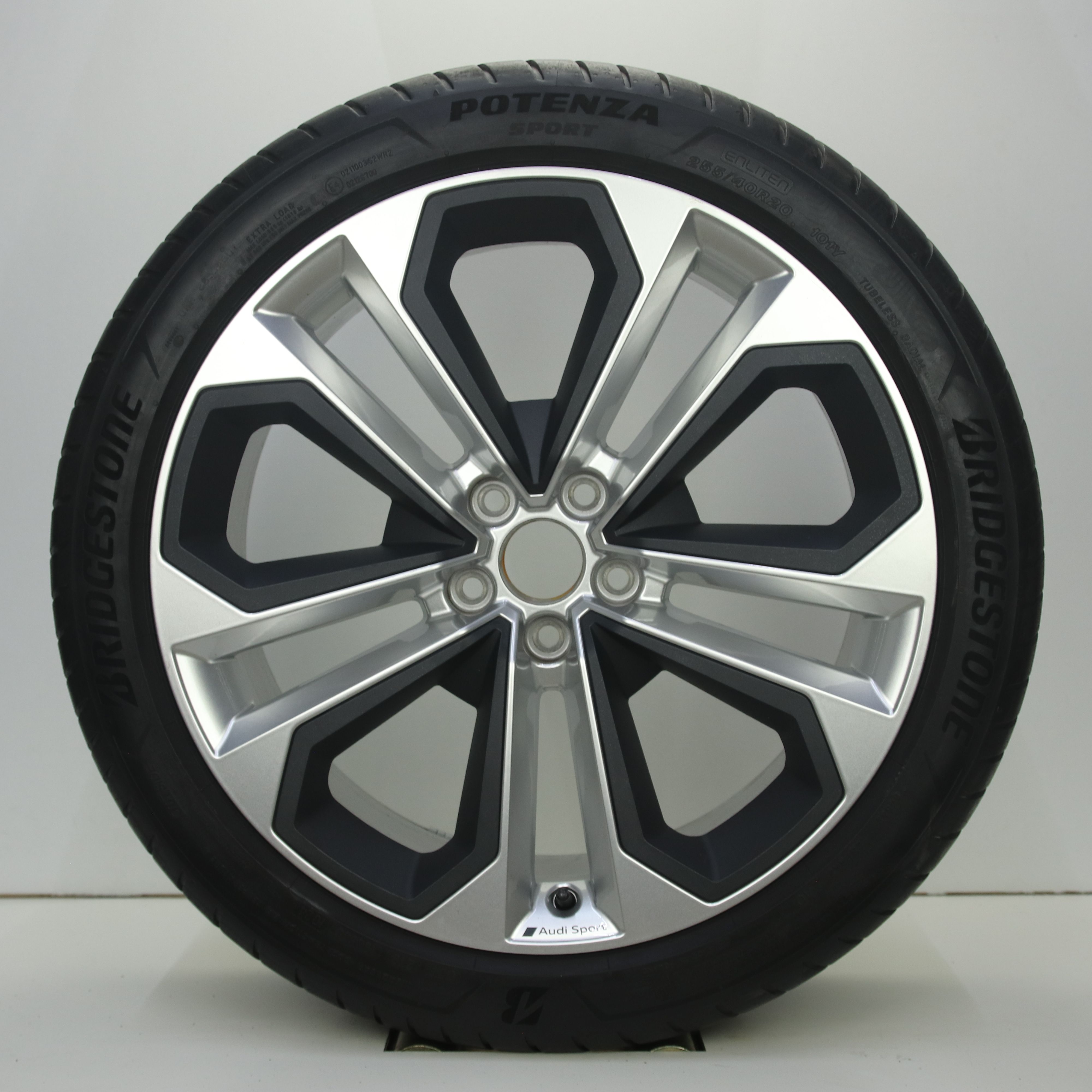 OS1008452 Originele 20 inch lichtmetalen Audi RSQ3 velgen 8.50X20 5X112 ET38.0 NB57.10 Zilver