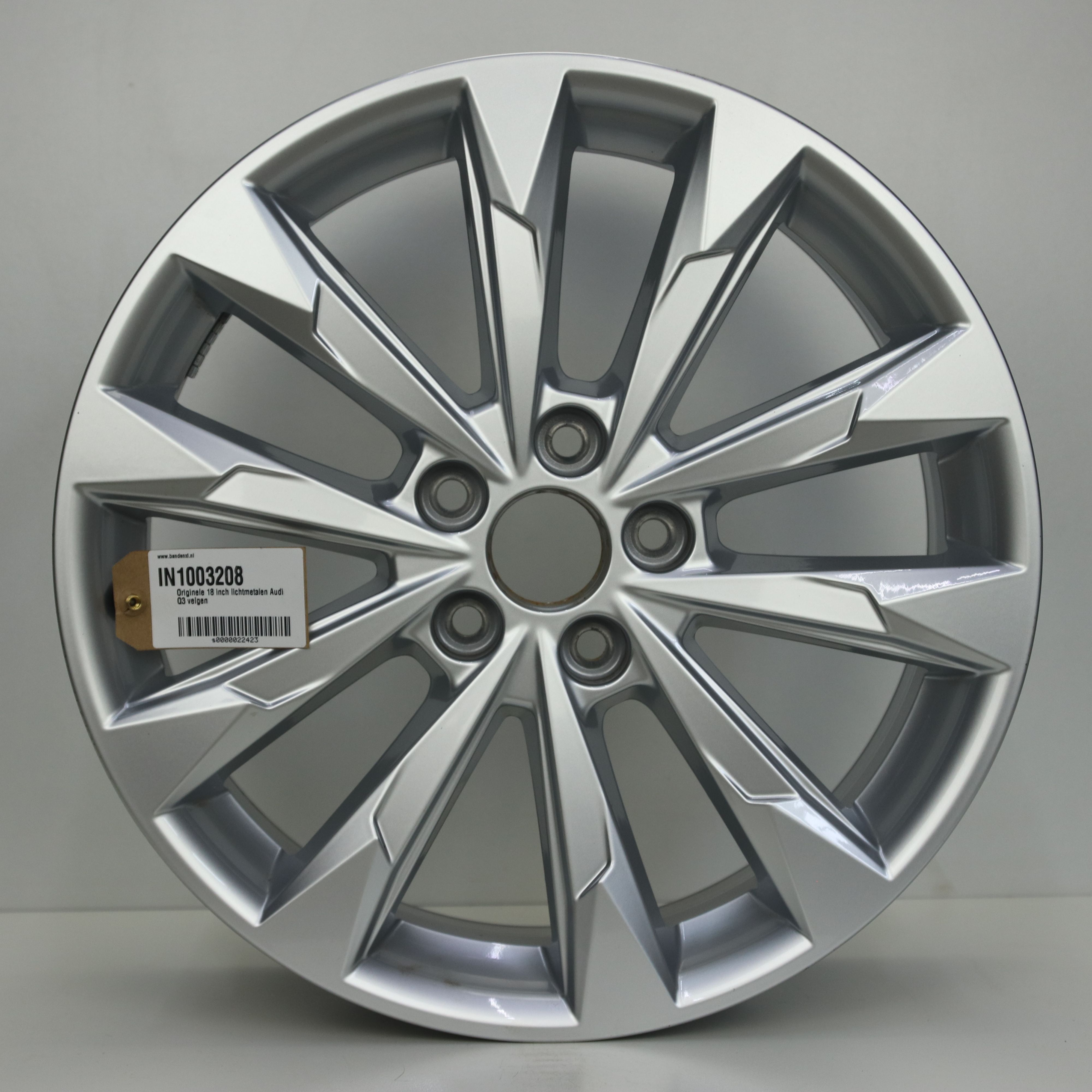 IN1003208 Originele 18 inch lichtmetalen Audi Q3 velgen 7.00X18 5X112 ET43.0 NB57.10 Zilver