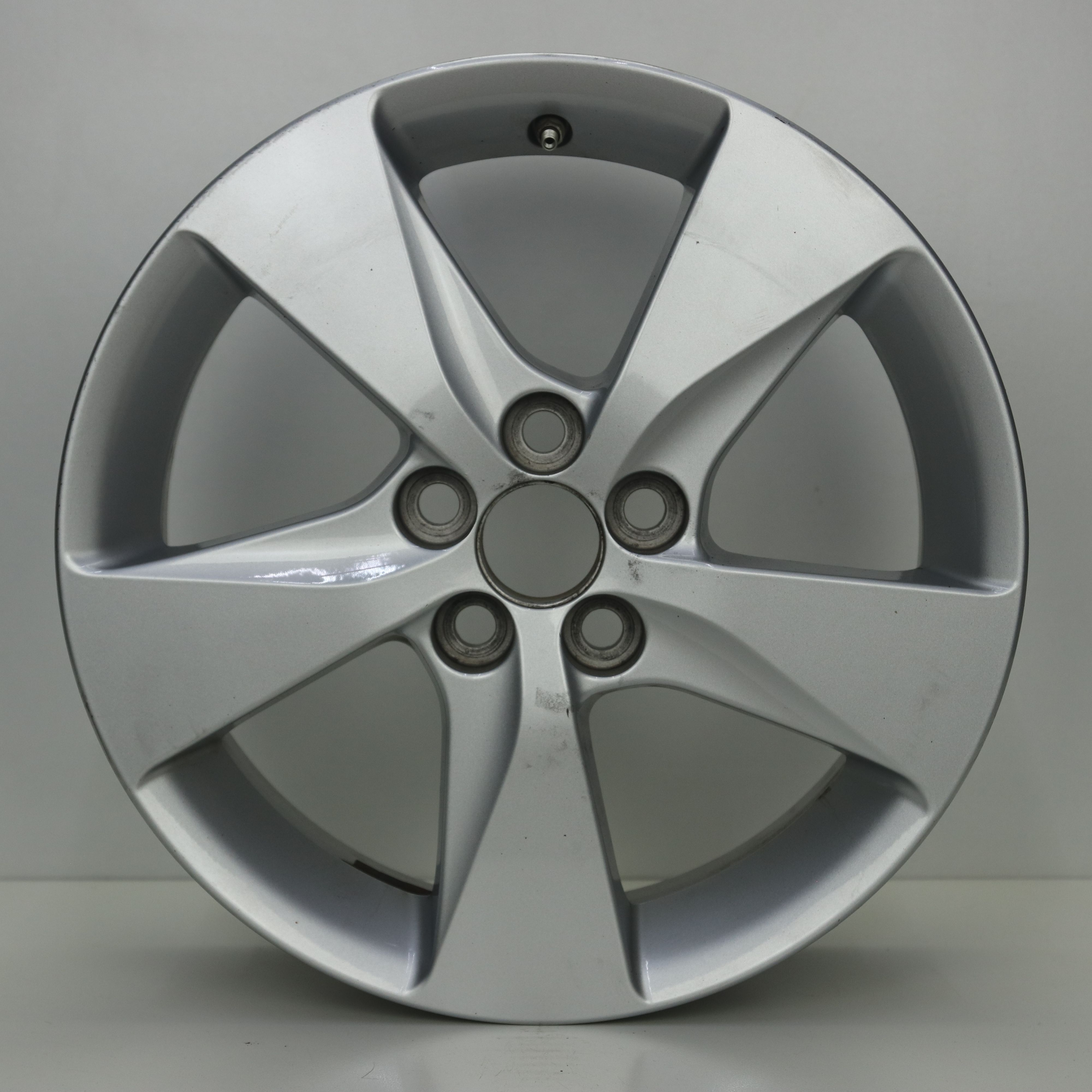 OS1007962 Originele 16 inch lichtmetalen Toyota Prius velgen 6.00X16 5X100 ET45.0 NB54.10 Zilver