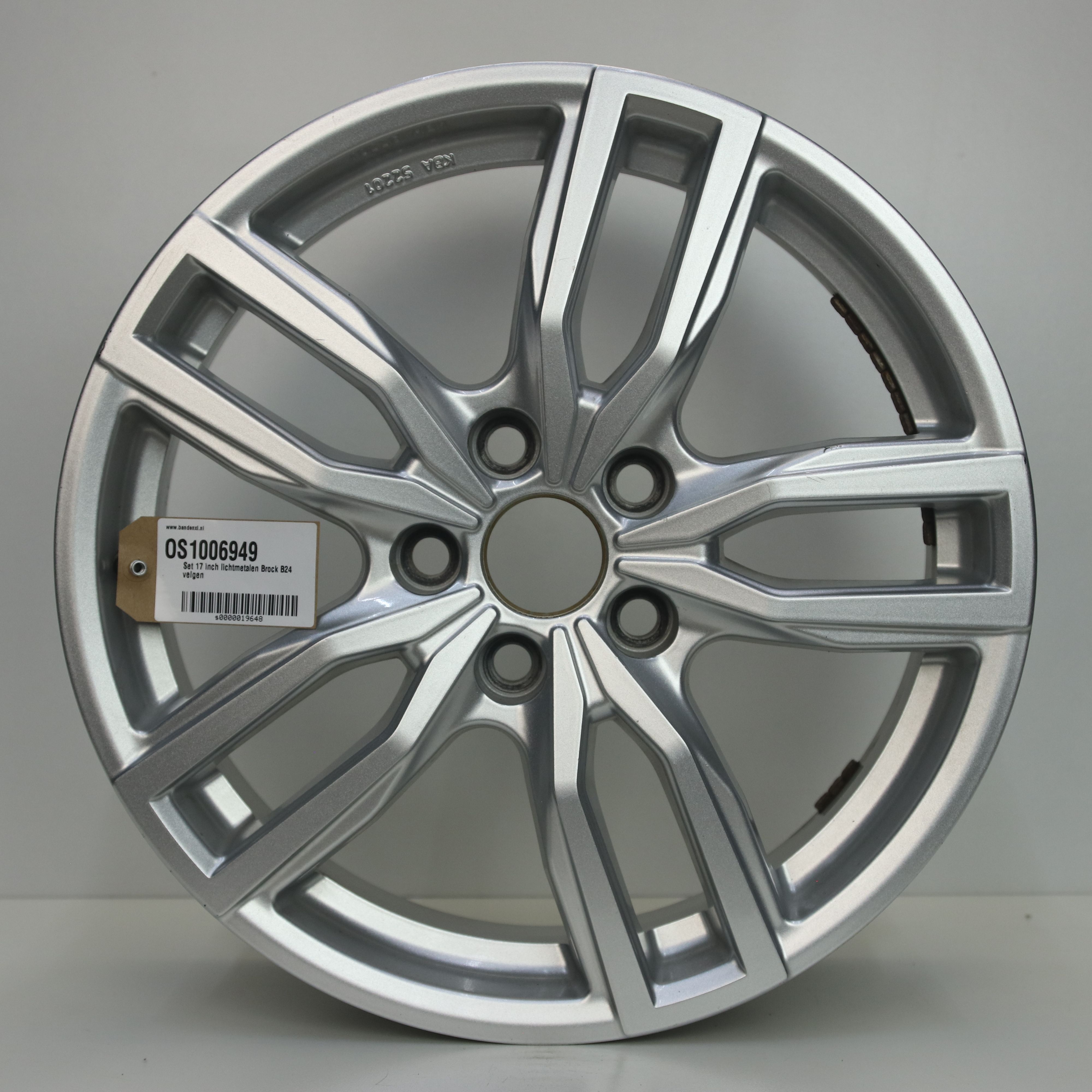 OS1006949 Set 17 inch lichtmetalen Brock B24 velgen 7.00X17 5X114.3 ET38.0 NB67.10 Zilver
