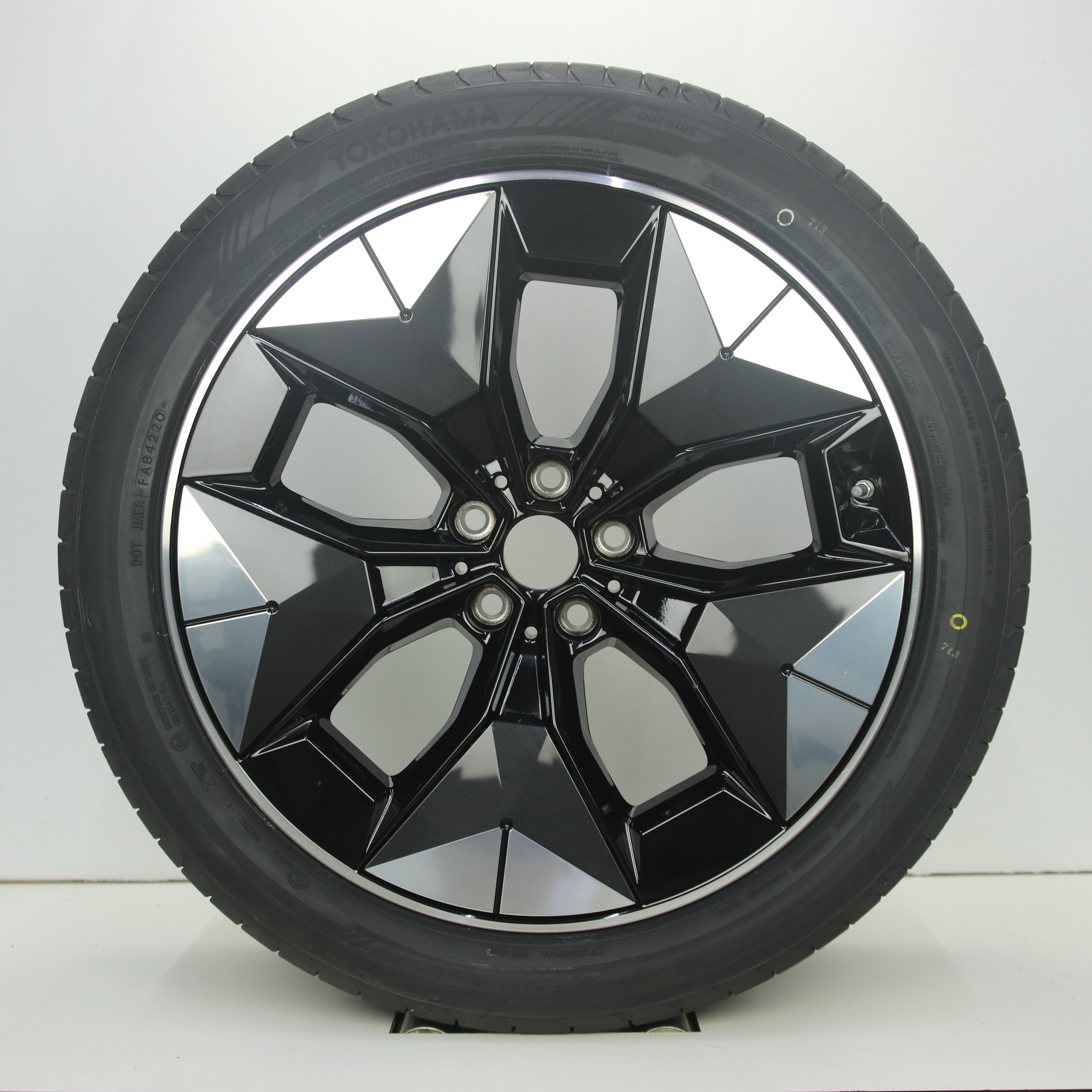 OS1008194 Originele 20 inch lichtmetalen BMW iX3 styling 843 velgen (breedset) 8.00X20 5X112 ET26.0 NB66.60 Zwart gepolijst