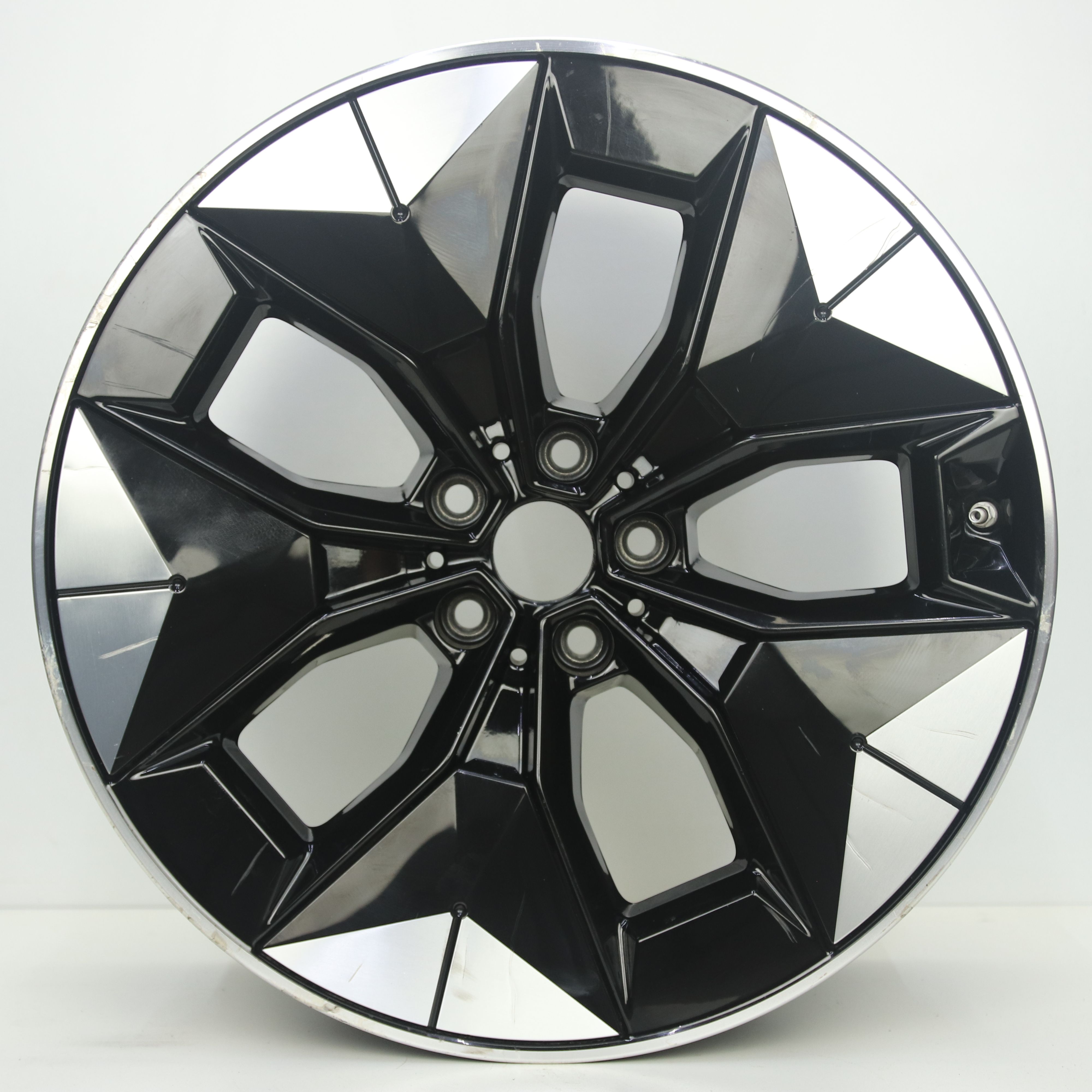 OS1008499 Originele 20 inch lichtmetalen BMW iX3 styling 843 velgen (breedset) 8.00X20 5X112 ET26.0 NB66.60 Zwart gepolijst