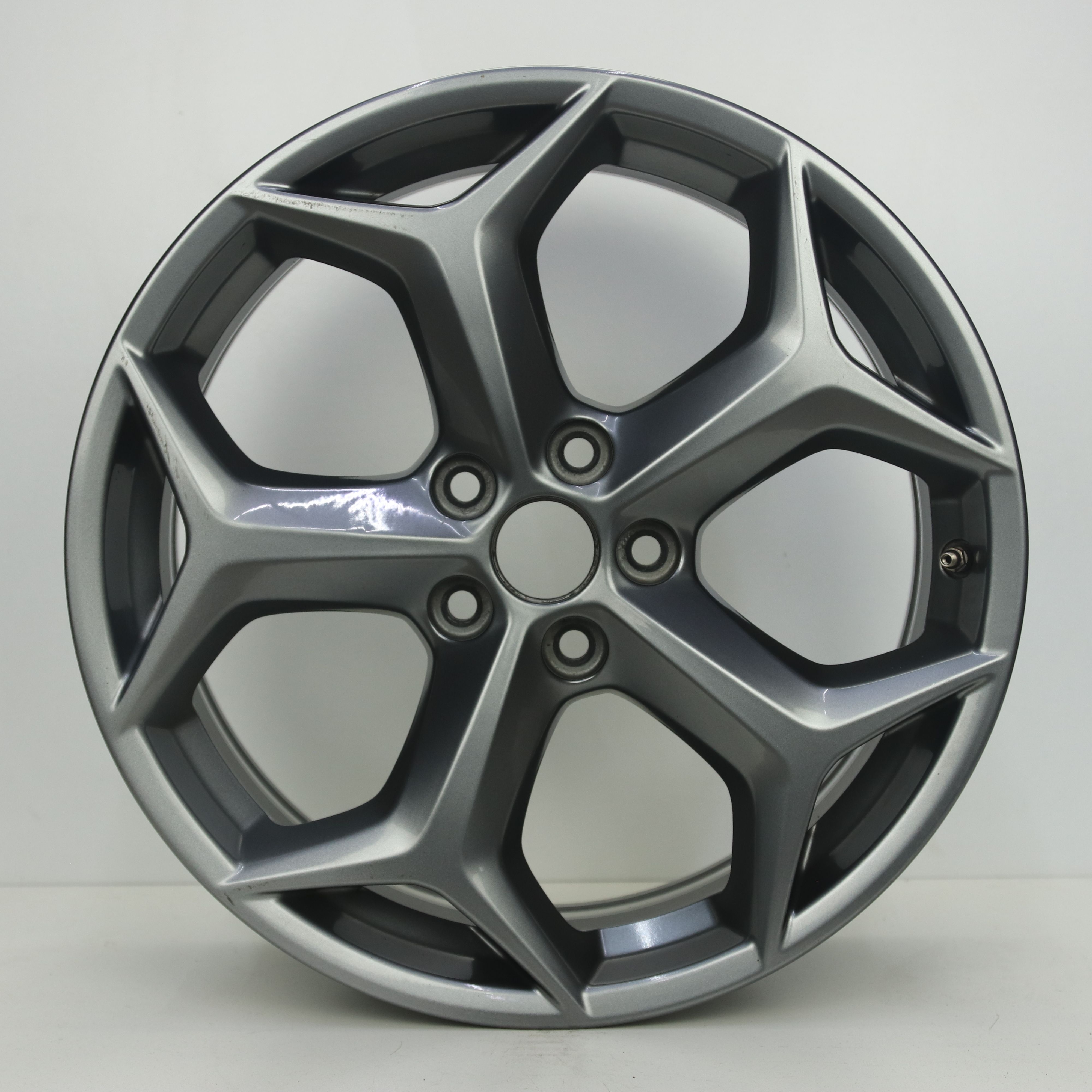 OS1008368 Originele 18 inch lichtmetalen Ford Focus ST velgen 8.00X18 5X108 ET55.0 NB63.40 Antraciet
