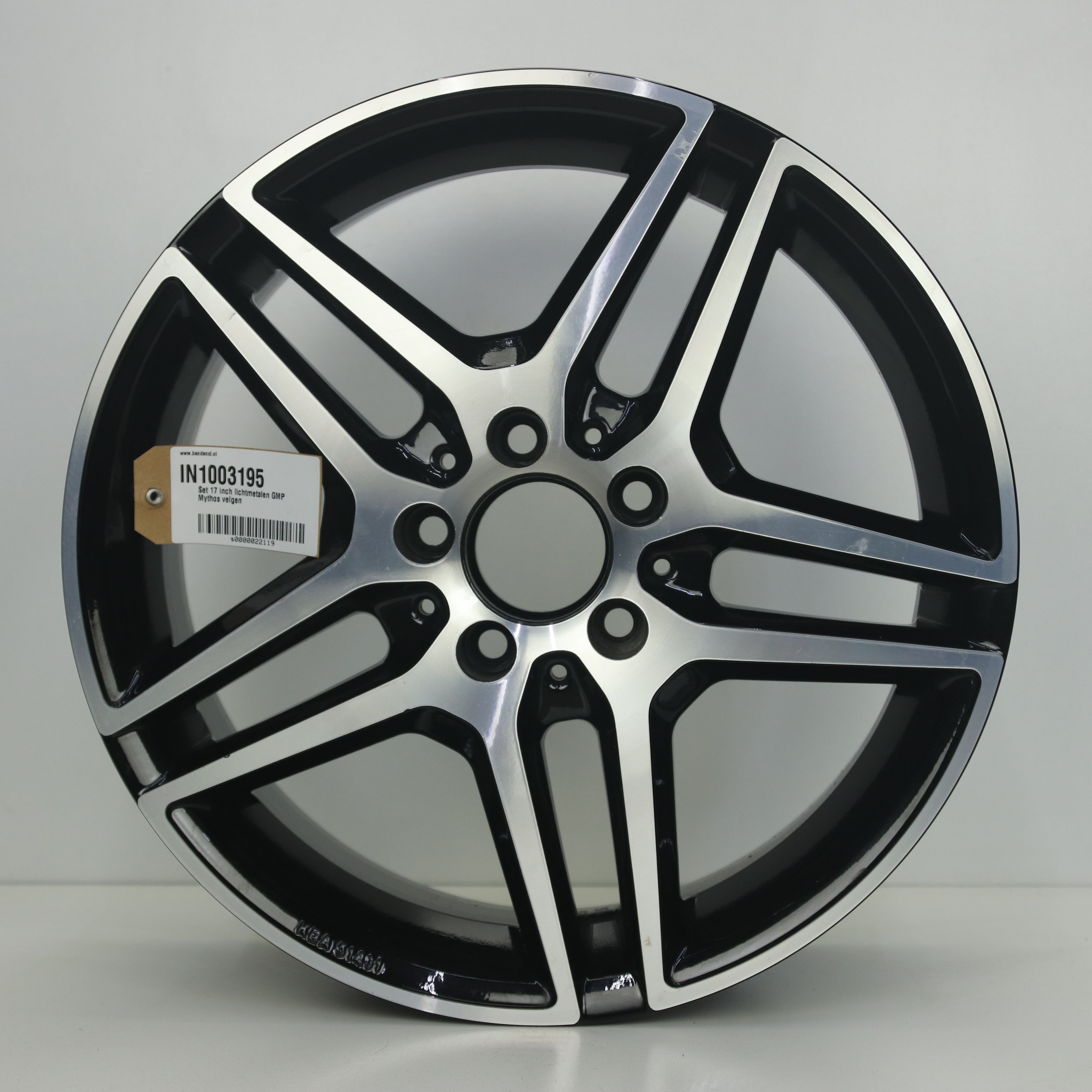 IN1003195 Set 17 inch lichtmetalen GMP Mythos velgen 7.50X17 5X112 ET42.0 NB66.60 Zwart gepolijst