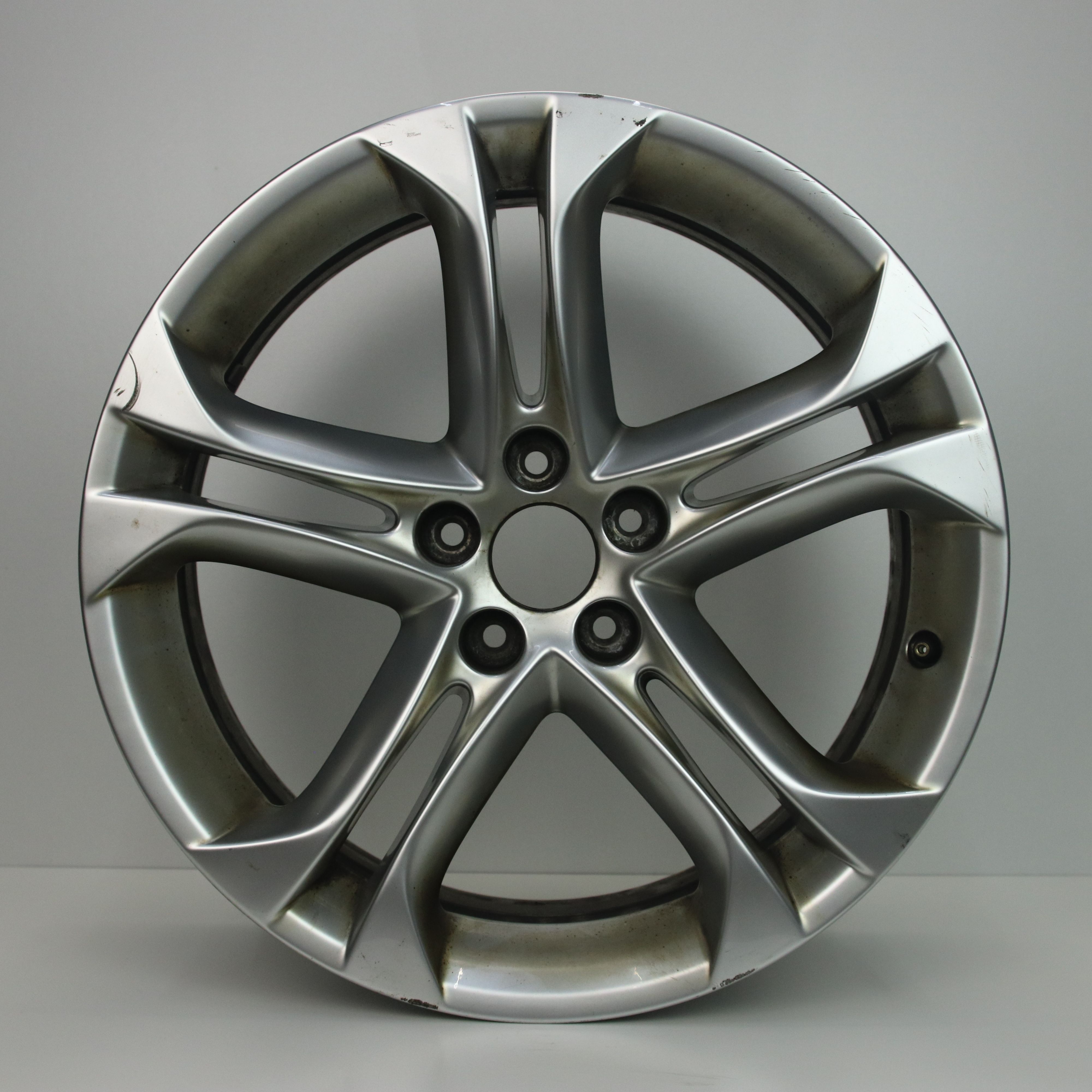 OS1003294 Originele 18 inch lichtmetalen Peugeot RCZ velgen 8.00X18 5X108 ET27.0 NB65.10 Zilver