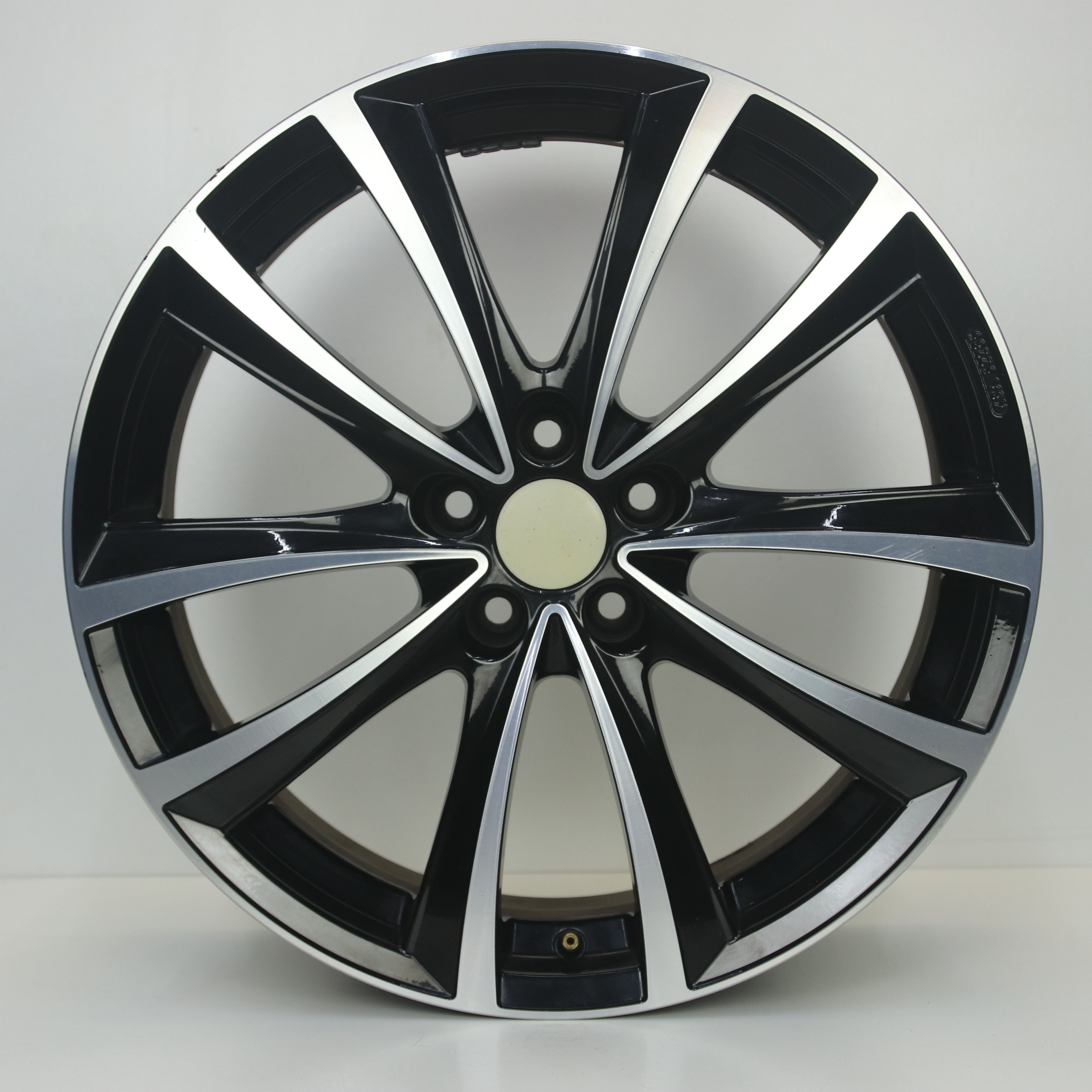 IN1003072 Set 19 inch lichtmetalen It Wheels Elena velgen 8.00X19 5X108 ET43.0 NB74.10 Zwart gepolijst
