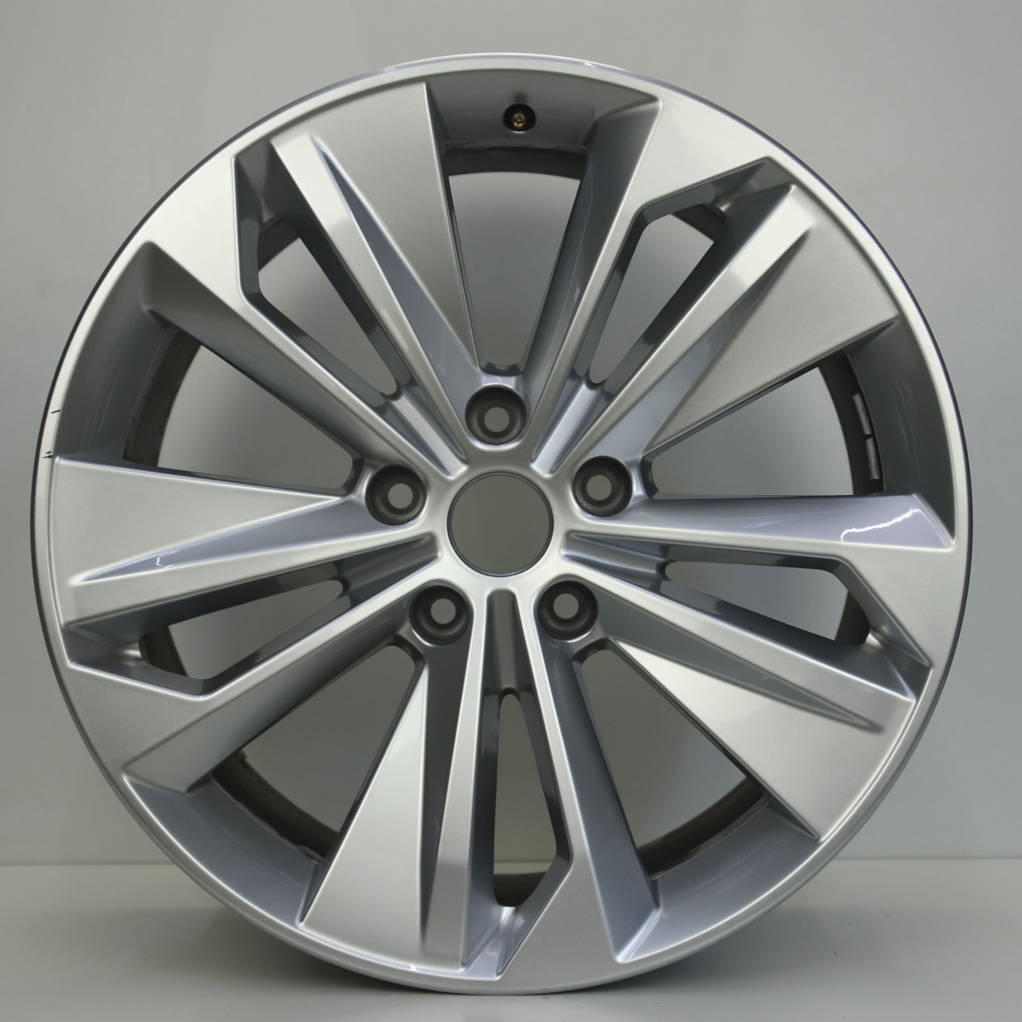 OS1008475 Originele 20 inch lichtmetalen Audi Q6 etron velgen 8.50X20 5X130 ET35.0 NB66.50 Zilver