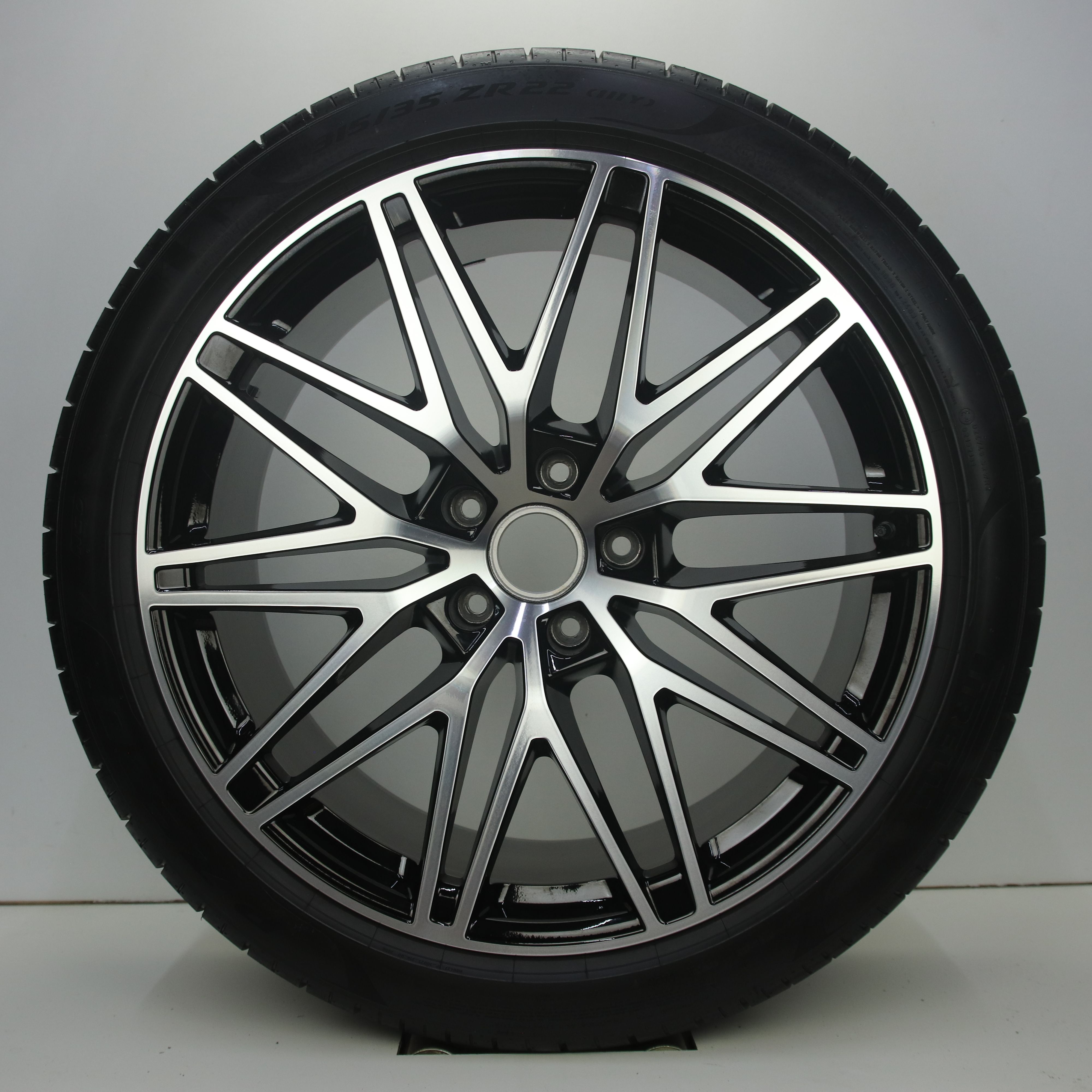 OS1008304 Originele 22 inch lichtmetalen Porsche Cayenne velgen (breedset) 10.00X22 5X130 ET48.0 NB71.60 Zwart Gepolijst
