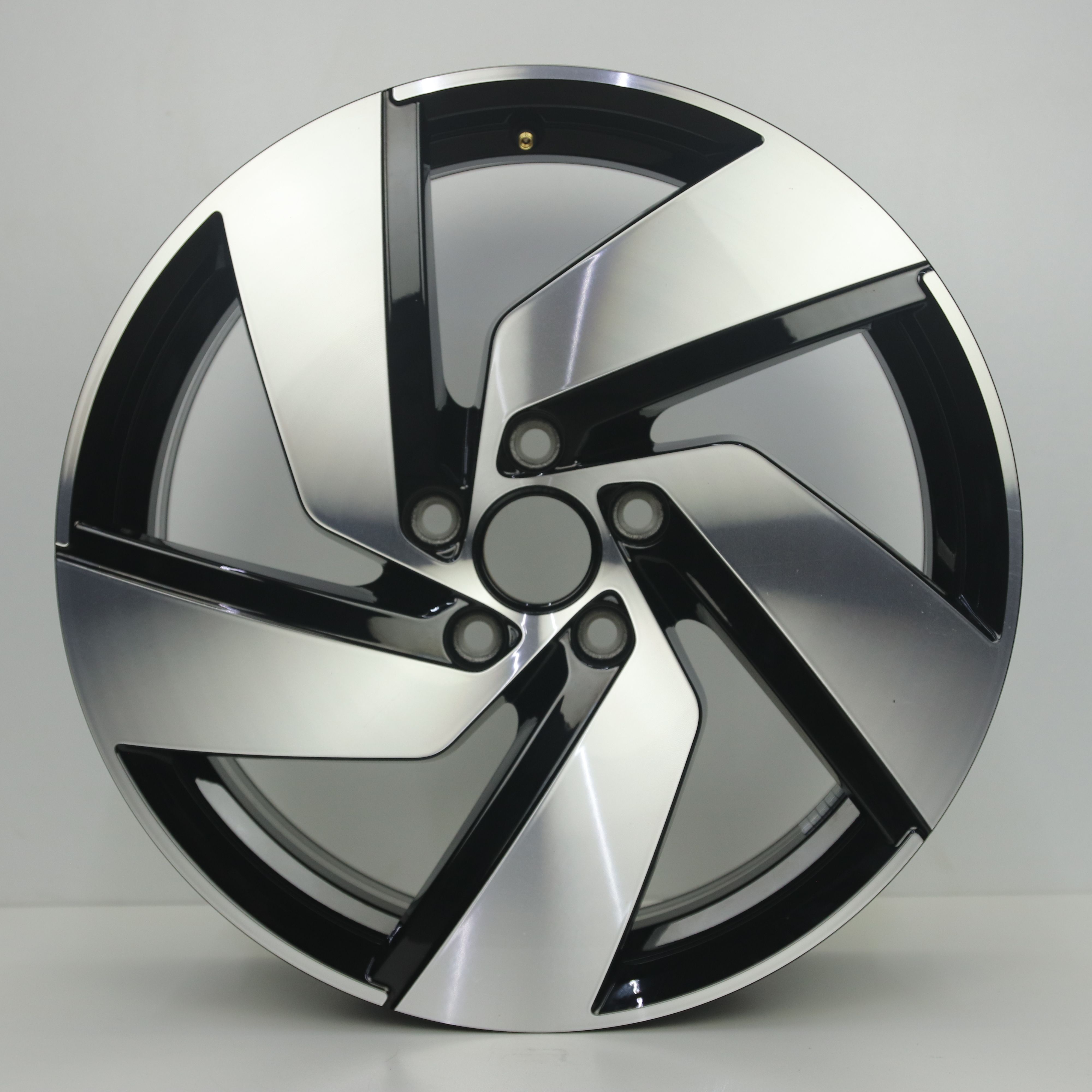 OS1008292 Originele 18 inch lichtmetalen Volkswagen Golf 8 velgen Richmond 7.50X18 5X112 ET51.0 NB57.10 Zwart gepolijst