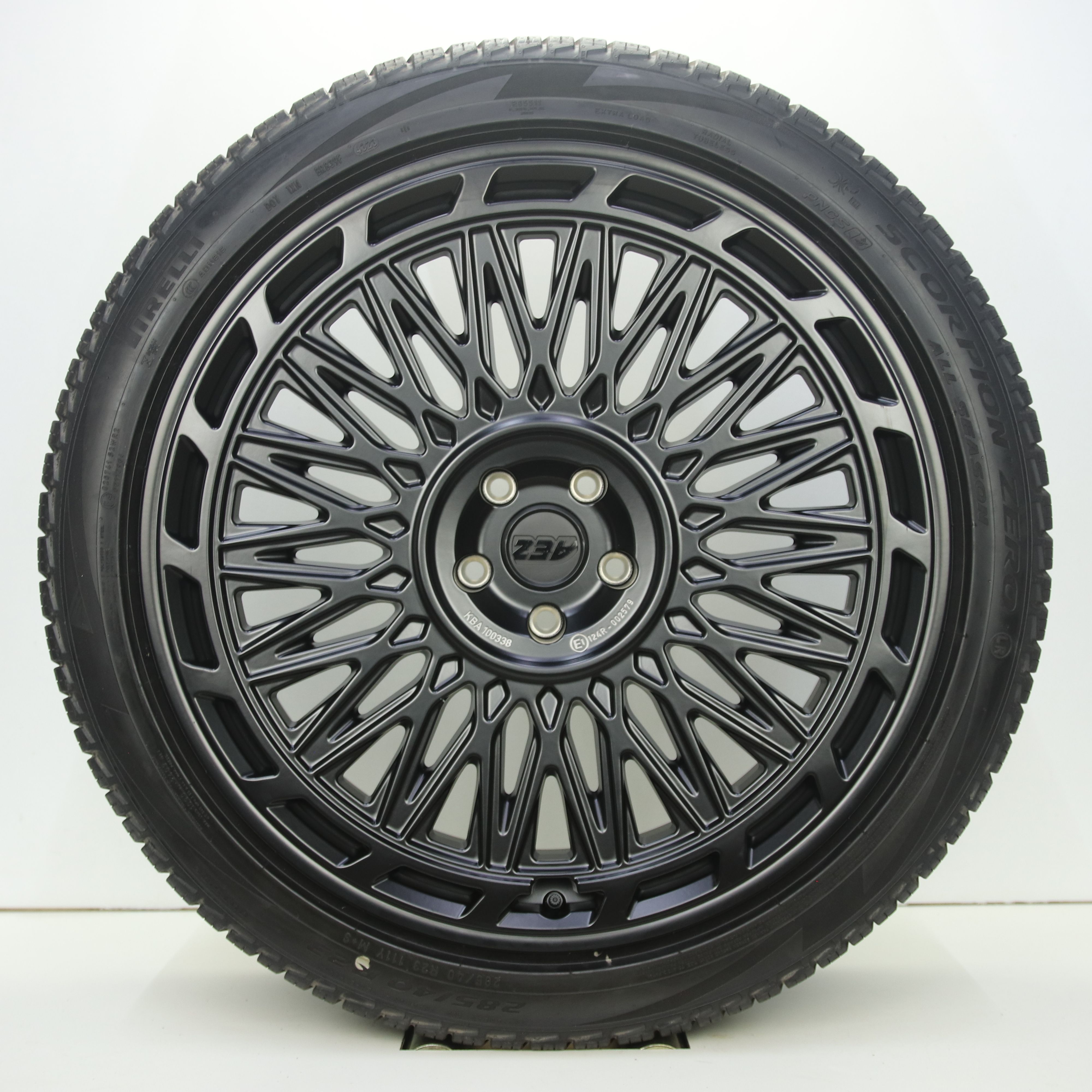 NS1005383 Set 23 inch lichtmetalen AEZ Tokio velgen (geschikt voor Land Rover Defender) 9.50X23 5X120 ET42.5 NB72.60 Mat zwart
