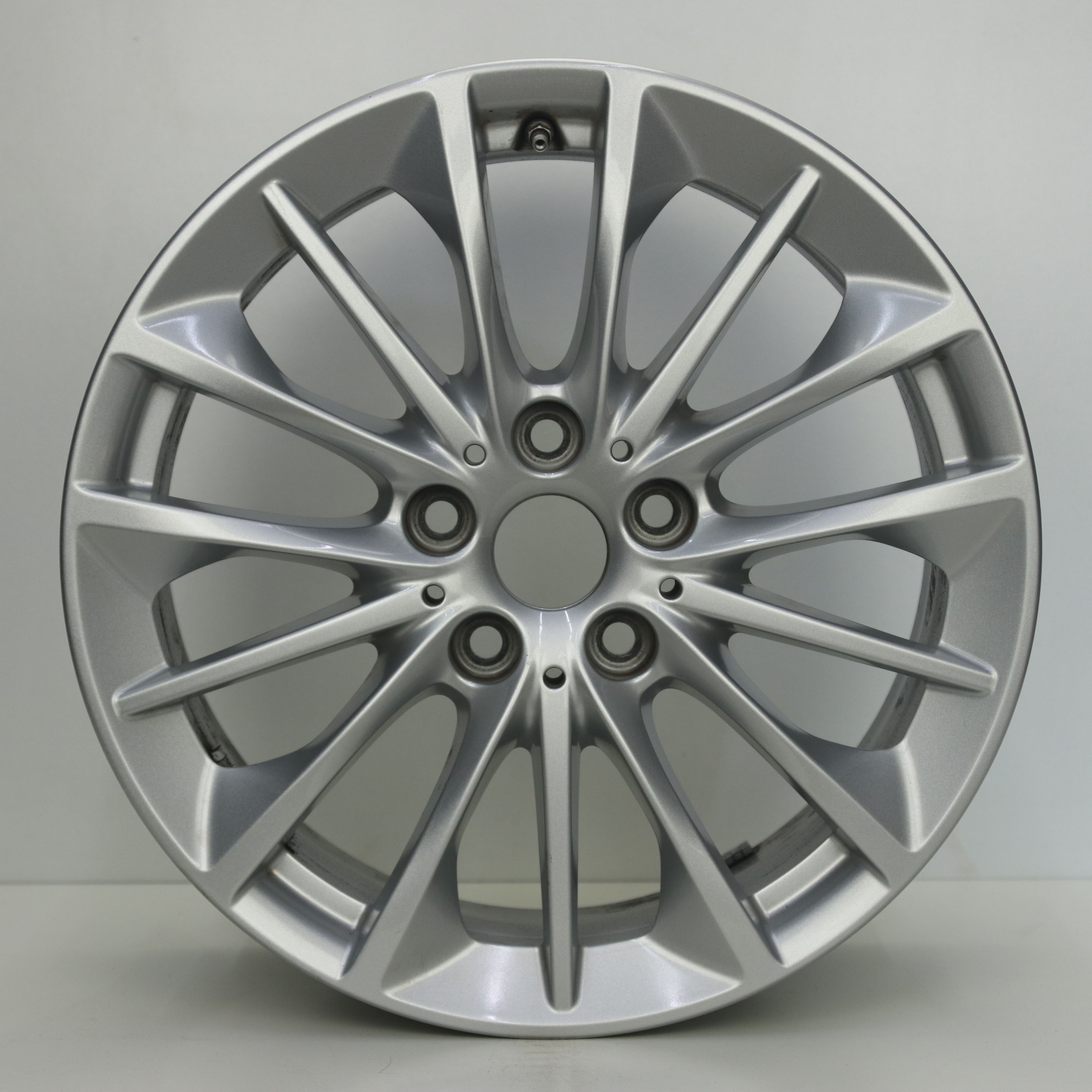 OS1008198 Originele 17 inch lichtmetalen BMW 1-serie styling 546 velgen 7.50X17 5X112 ET54.0 NB66.60 Zilver