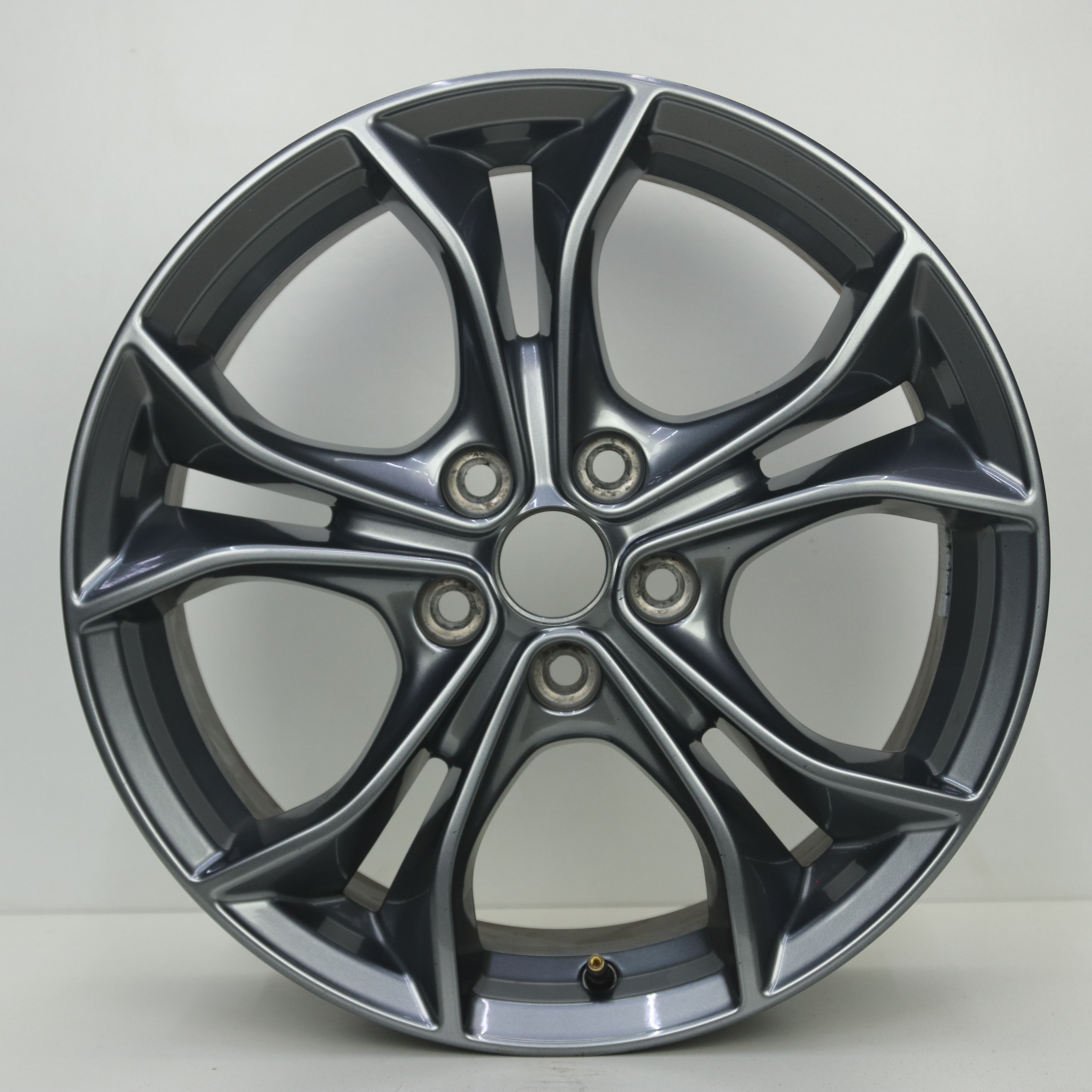 IN1003223 Originele 17 inch lichtmetalen Ford Focus velgen 7.00X17 5X108 ET50.0 NB63.40 Antraciet
