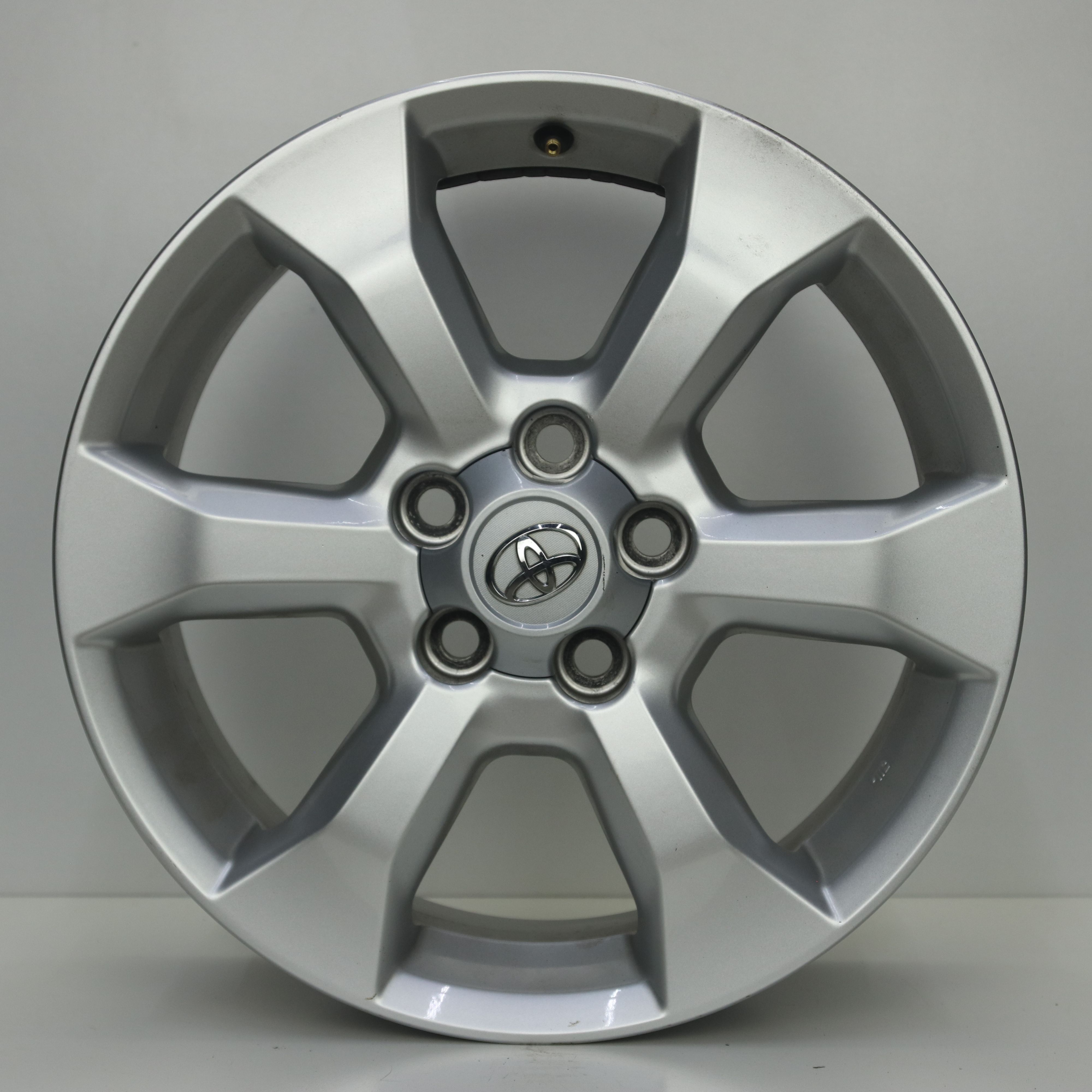 OS1007964 Originele 17 inch lichtmetalen Toyota velgen 6.50X17 5X114.3 ET45.0 NB60.10