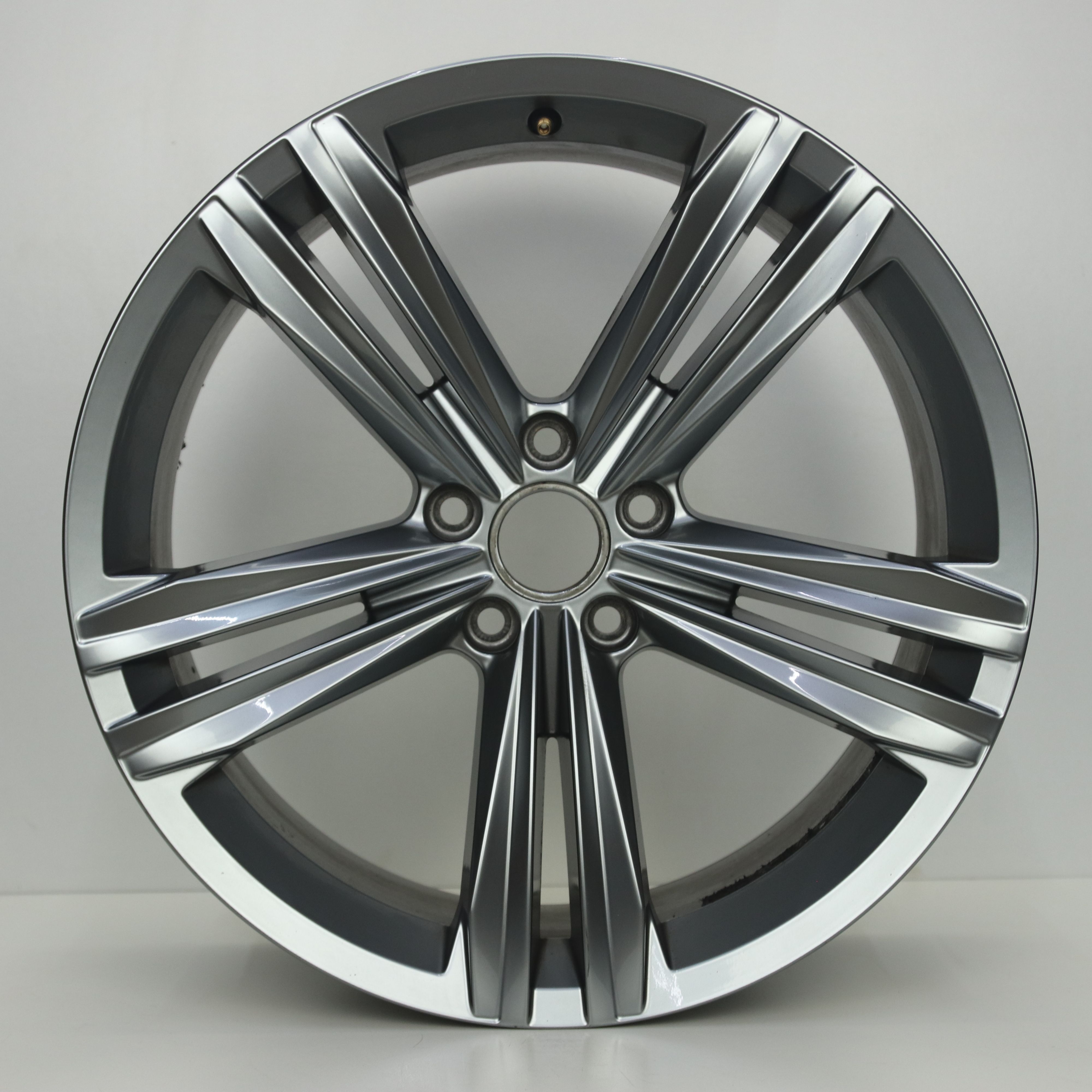 IN1003209 Originele 19 inch lichtmetalen Volkswagen Tiguan Sebring velgen 8.50X19 5X112 ET38.0 NB57.10 Antraciet