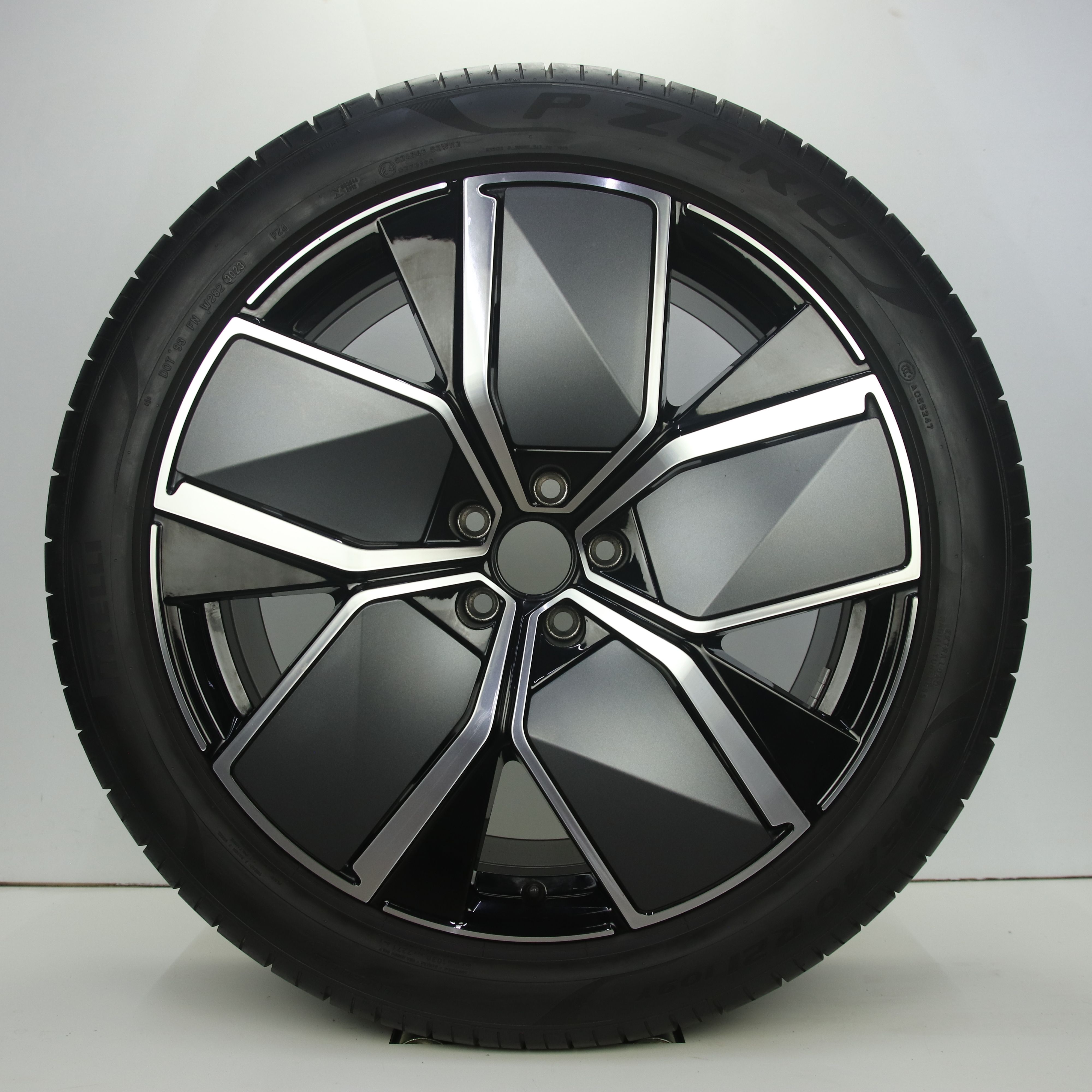 OS1008439 Originele 21 inch lichtmetalen Volkswagen Touareg (Leeds) velgen 9.50X21 5X112 ET31.0 NB66.60 Zwart gepolijst