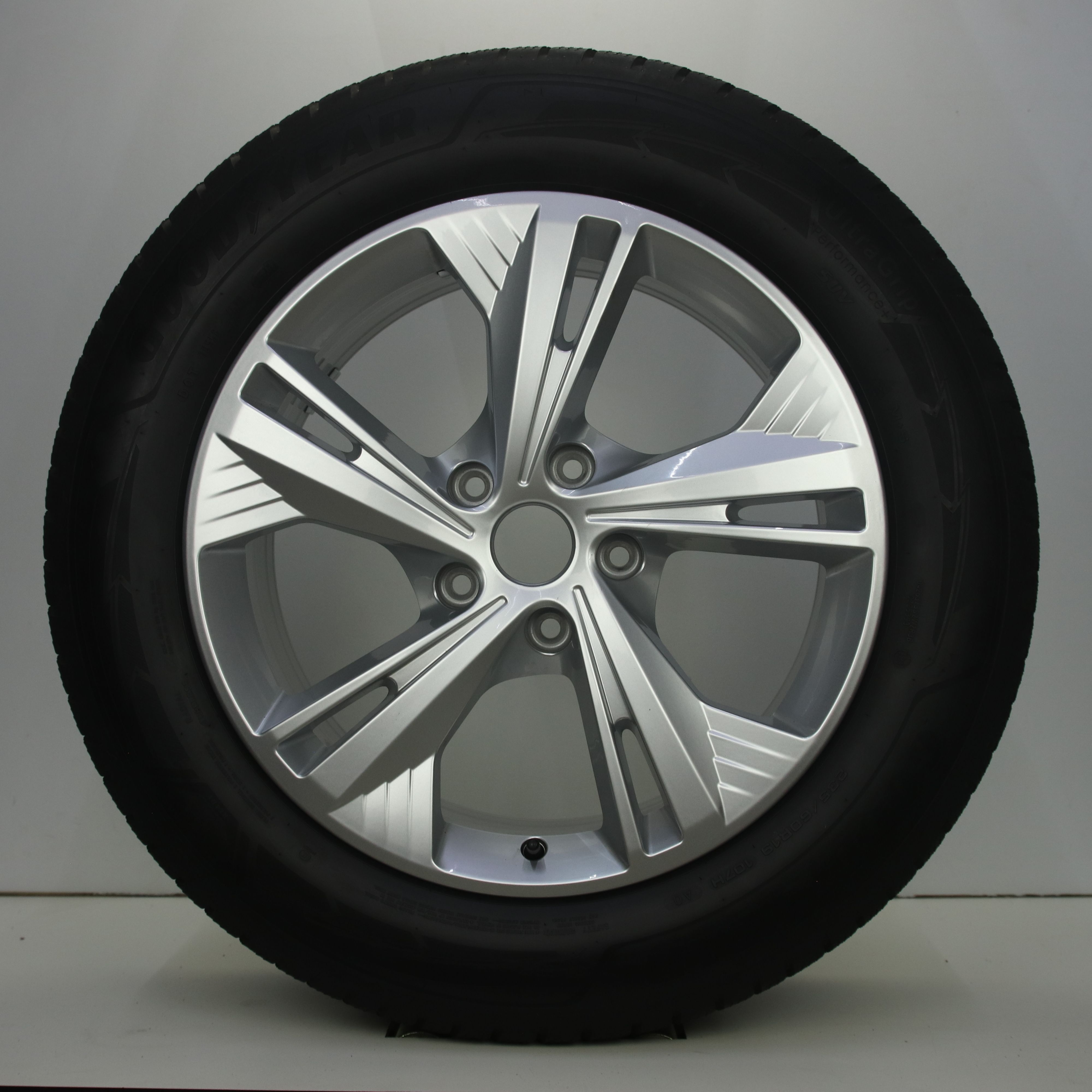 OS1008358 Originele 19 inch lichtmetalen Audi Q6 e-tron velgen (breedset) 8.00X19 5X130 ET40.0 NB66.60 Zilver