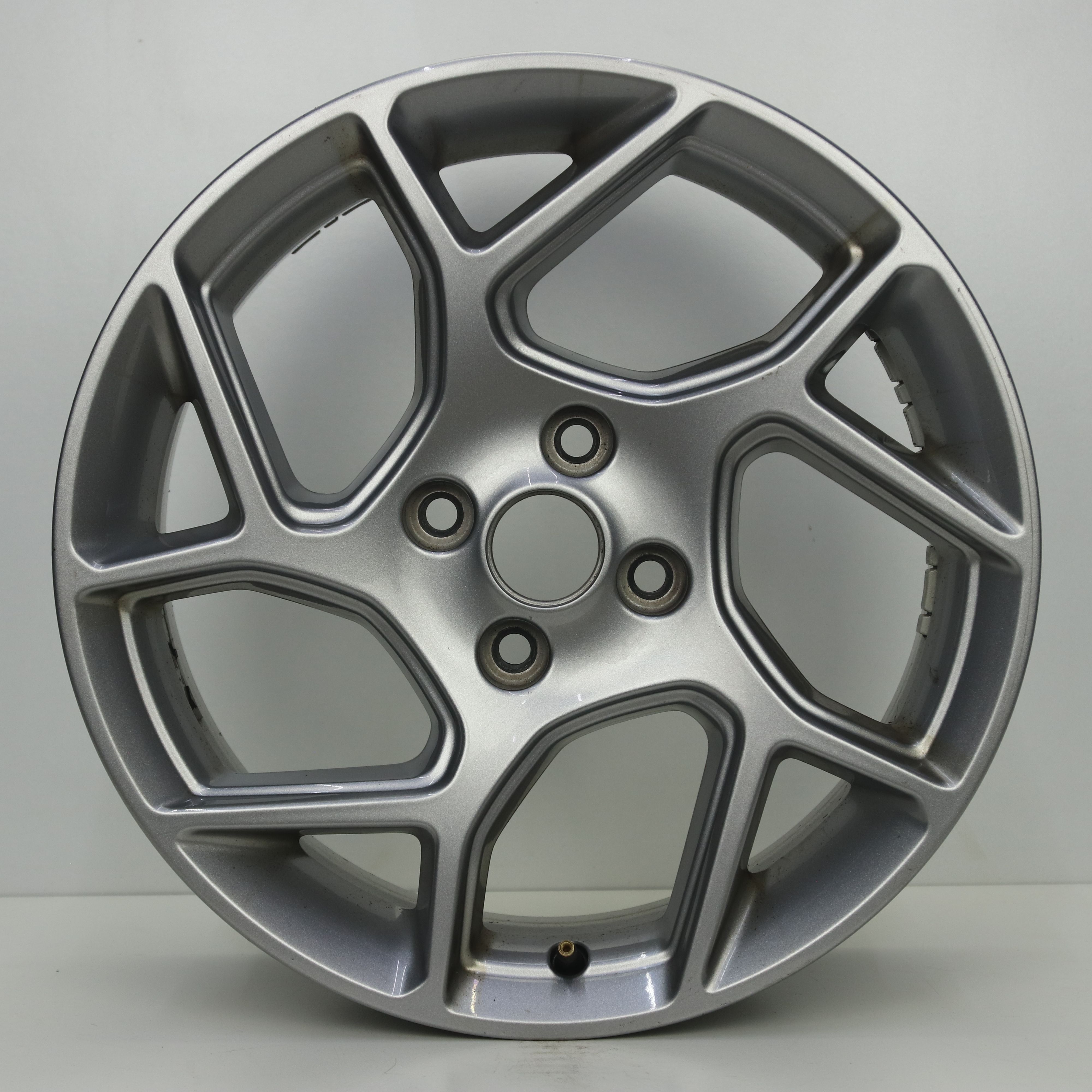 OS1008377 Originele 17 inch lichtmetalen Ford Fiesta velgen 7.50X17 4X108 ET42.5 NB63.40 Zilver