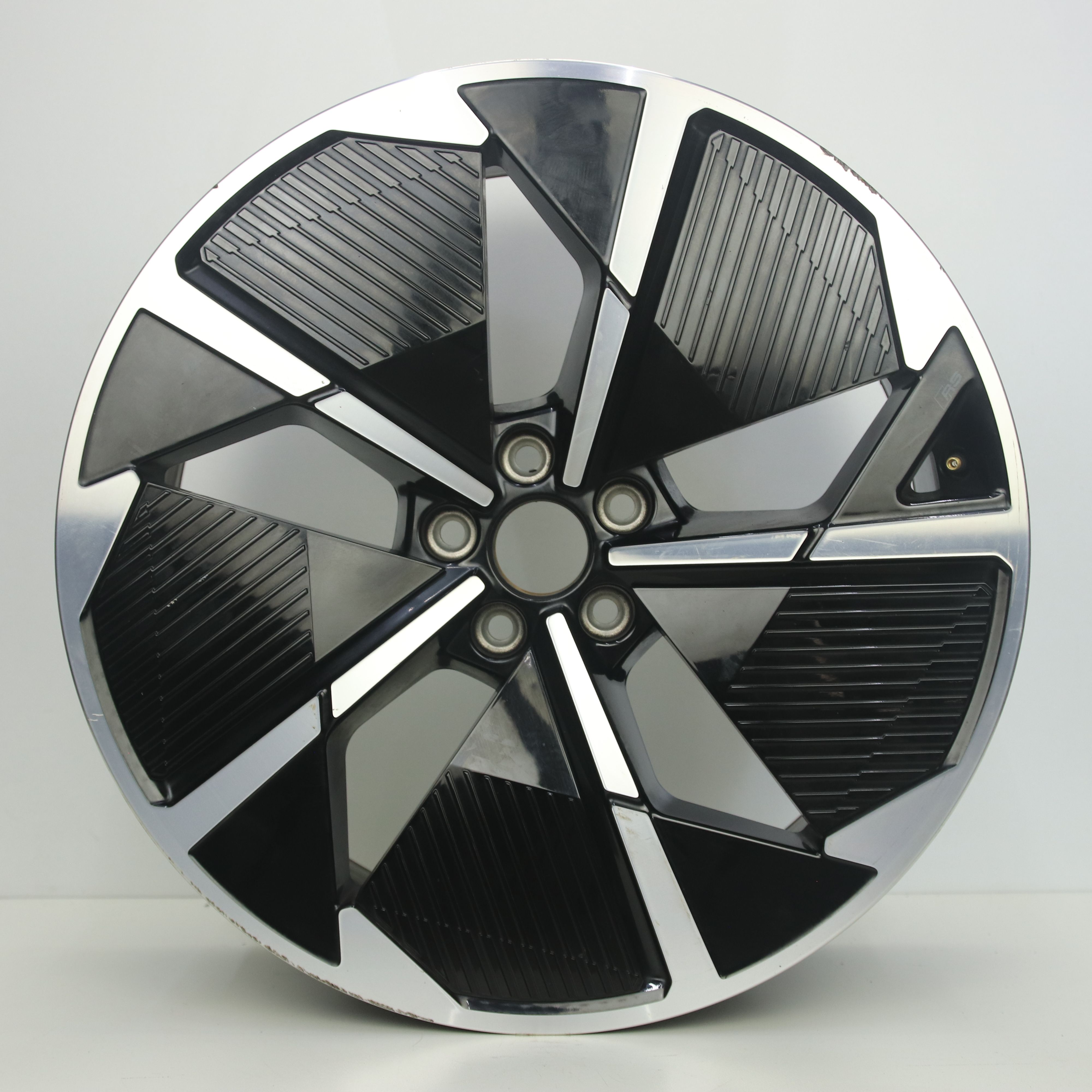 OS1007996 Originele 21 inch lichtmetalen Audi Q4 e-tron velgen 8.50X21 5X112 ET40.0 NB57.10 Zwart gepolijst