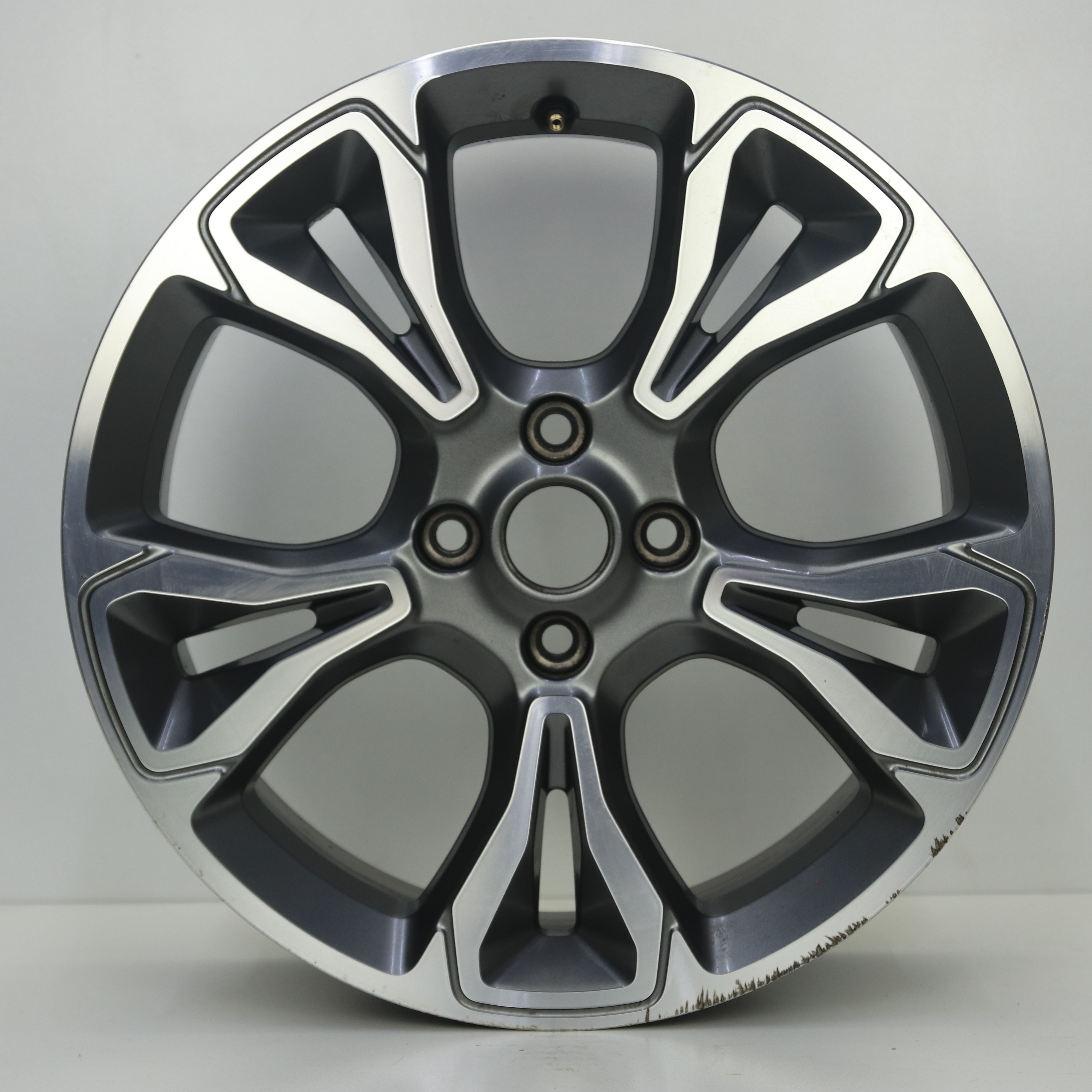 IN1003248 Originele 18 inch lichtmetalen Ford Fiesta velgen 7.00X18 4X108 ET47.5 NB63.40 Antraciet gepolijst