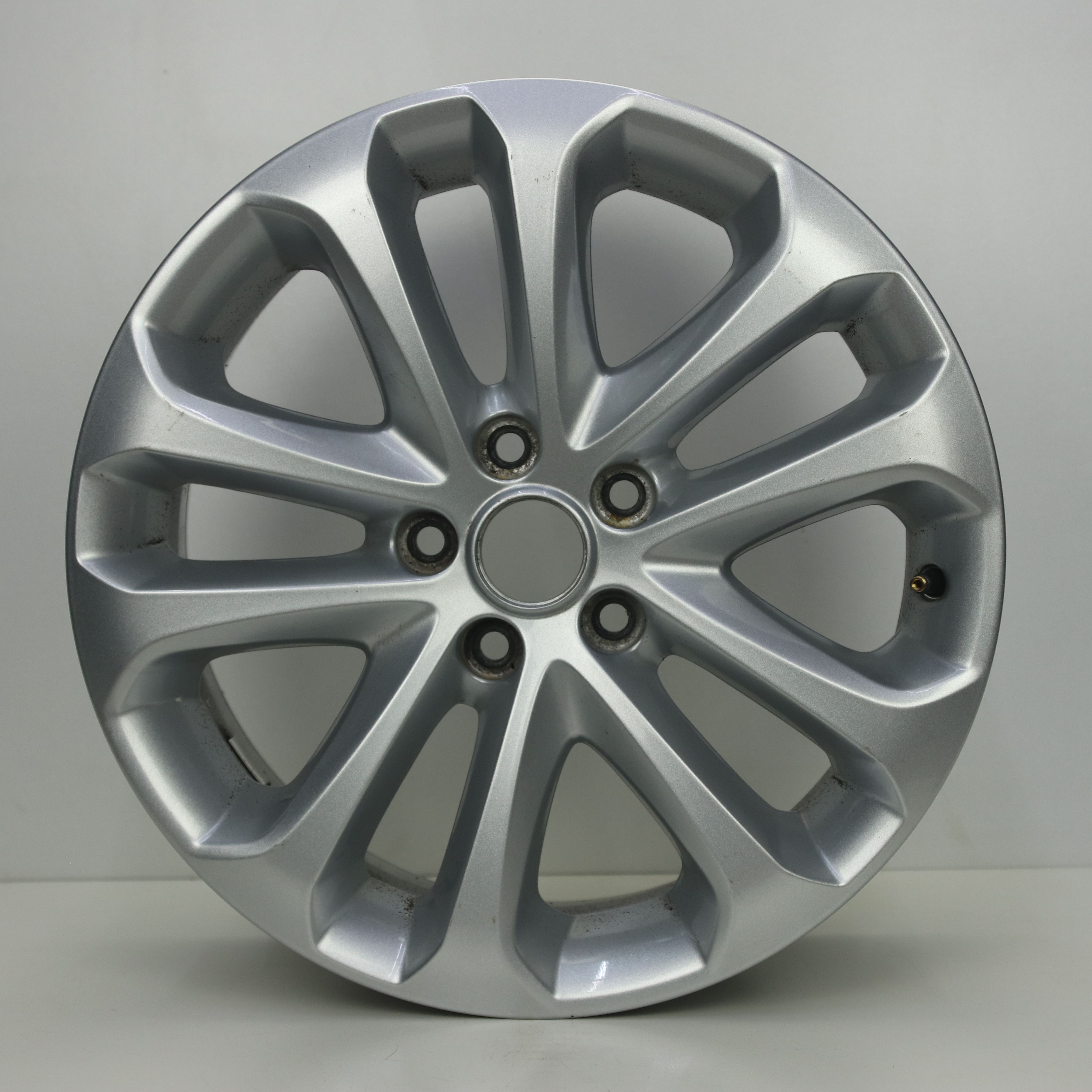OS1008394 Originele 17 inch lichtmetalen Ford C-max velgen 7.00X17 5X108 ET50.0 NB63.40 Zilver