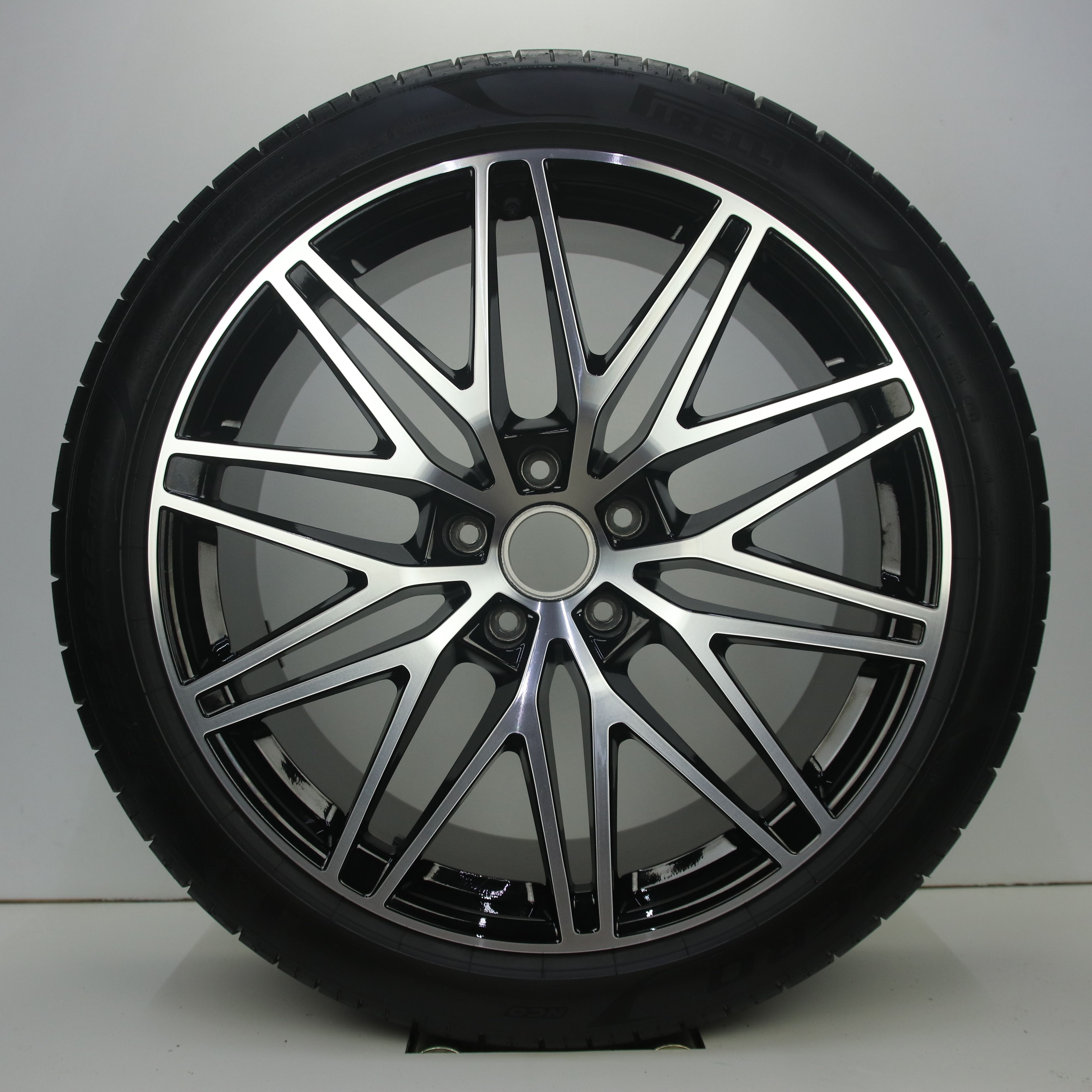 OS1008304 Originele 22 inch lichtmetalen Porsche Cayenne velgen (breedset) 10.00X22 5X130 ET48.0 NB71.60 Zwart Gepolijst