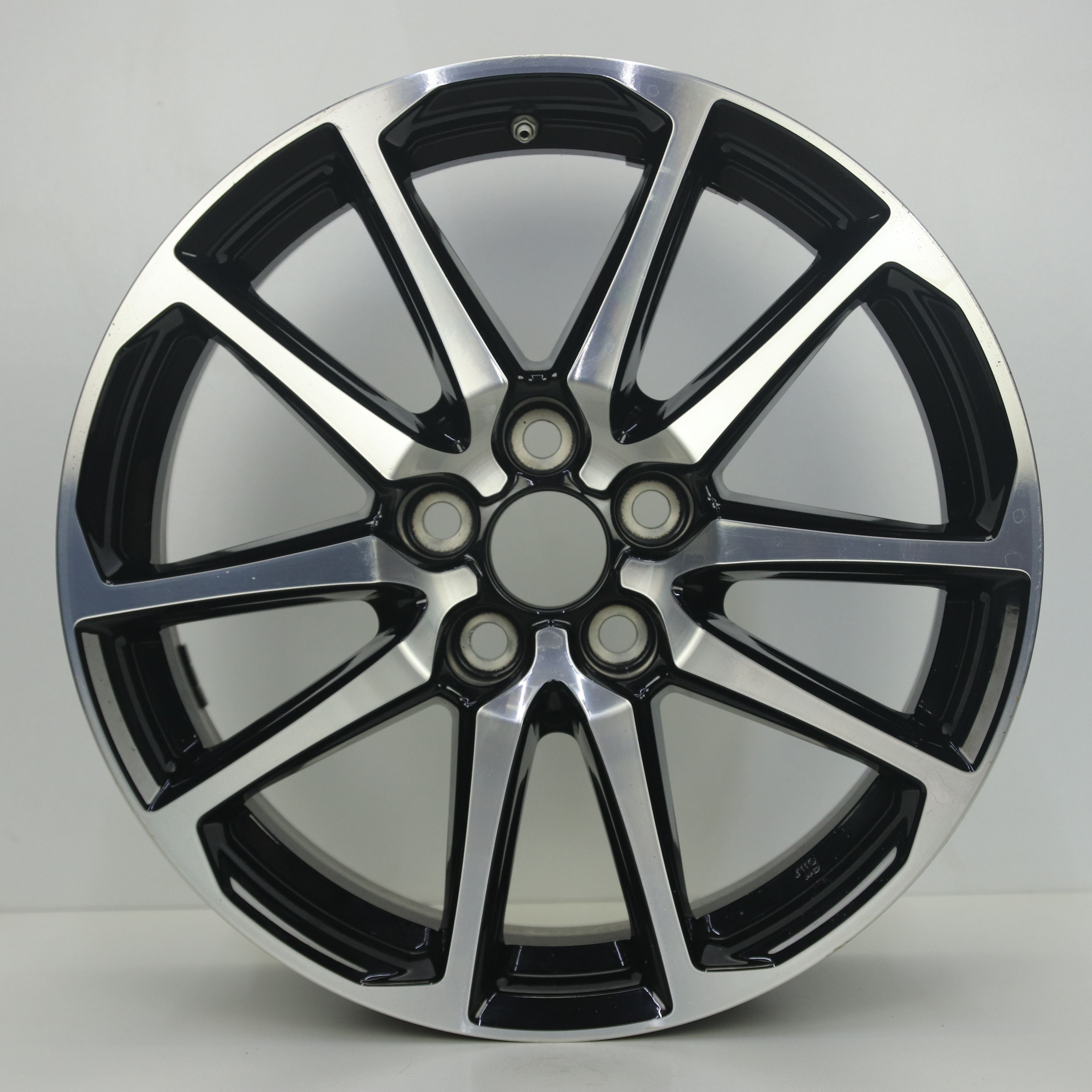 OS1008480 Originele 18 inch lichtmetalen Toyota Yaris Cross velgen 7.50X18 5X114.3 ET50.0 NB60.10 Zwart gepolijst
