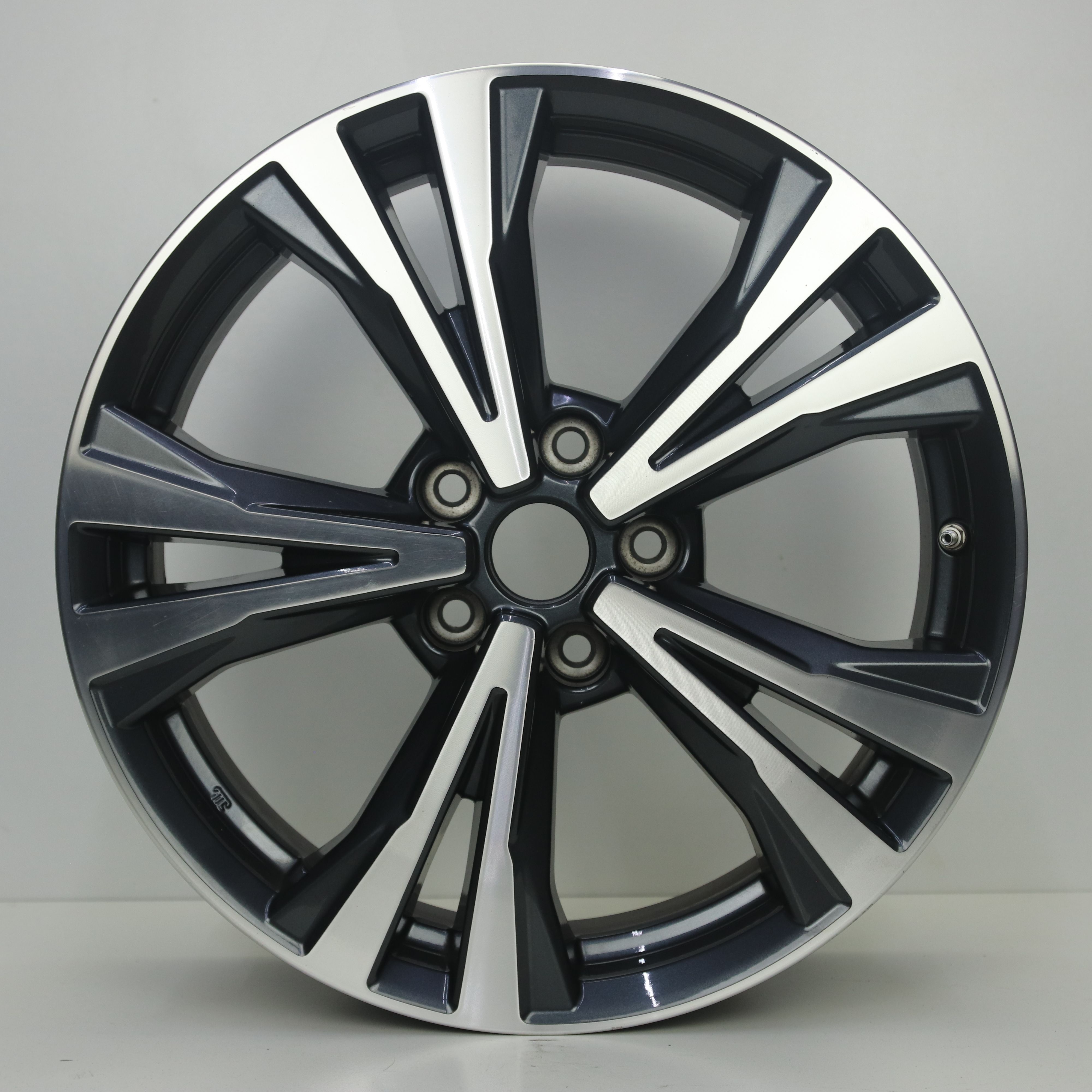 IN1003309 Originele 18 inch lichtmetalen Nissan Rogue velgen 7.00X18 5X114.3 ET35.0 NB66.10 Antraciet gepolijst