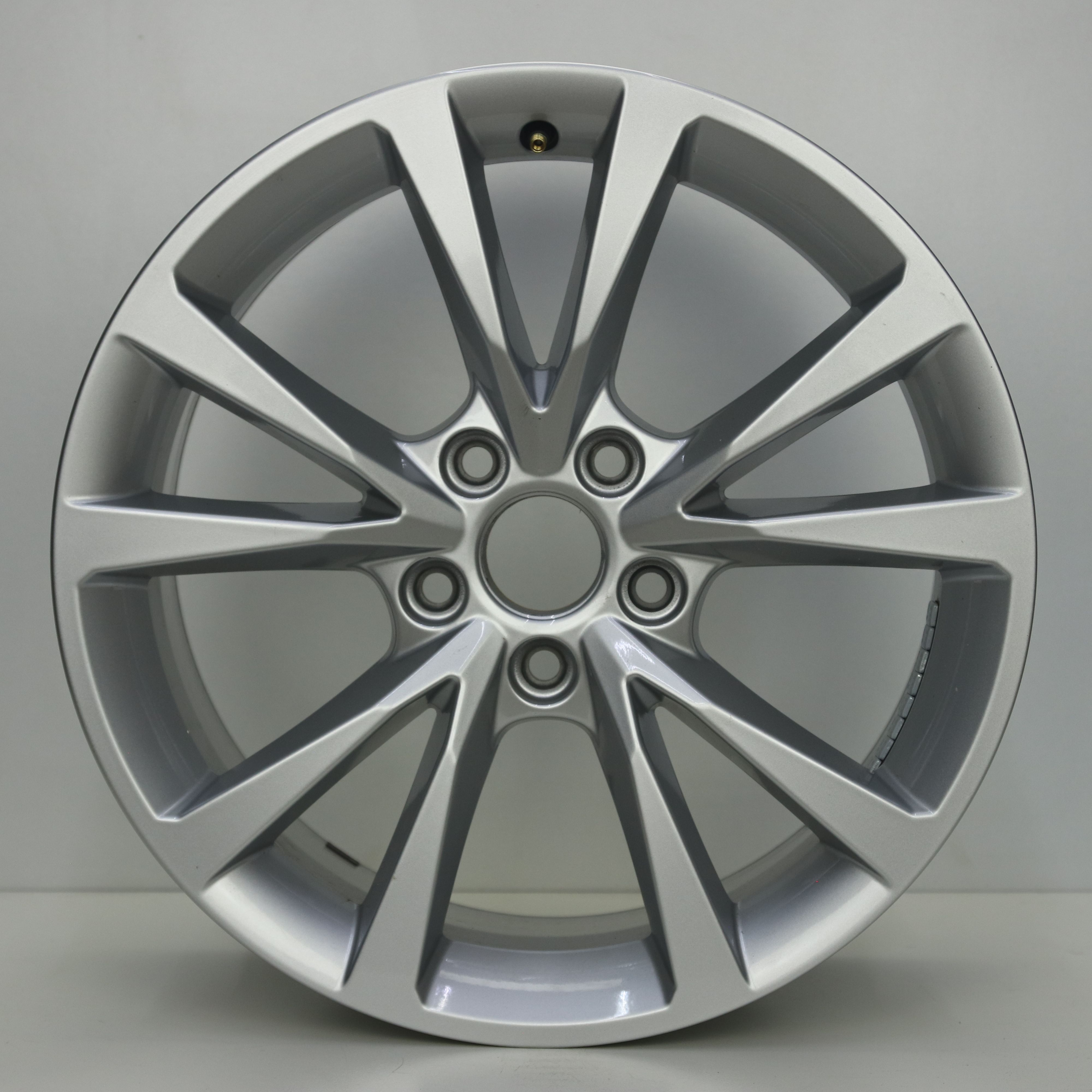 OS1008449 Originele 17 inch lichtmetalen Audi A3 velgen 8.00X17 5X112 ET46.0 NB57.10 Zilver