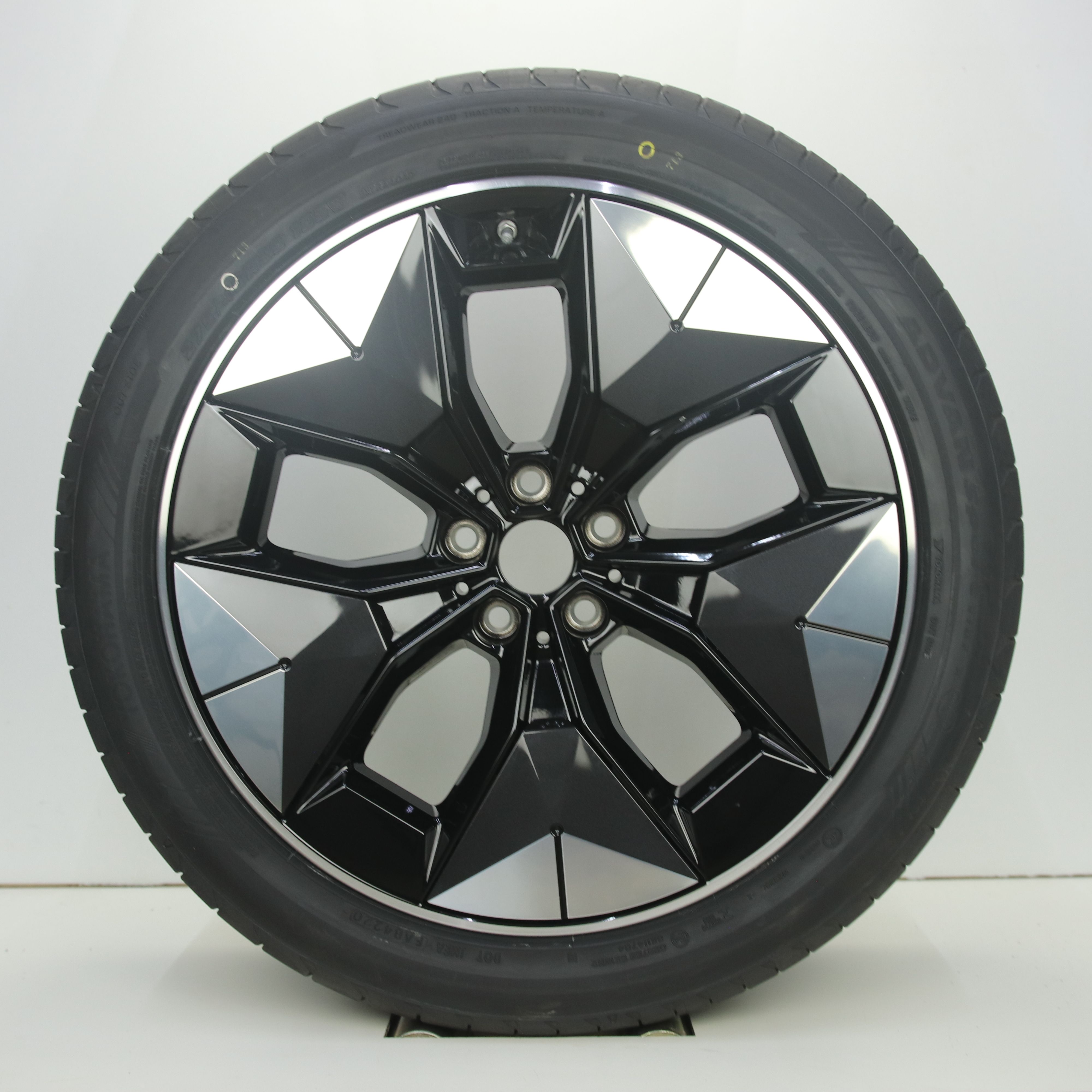 OS1008194 Originele 20 inch lichtmetalen BMW iX3 styling 843 velgen (breedset) 8.00X20 5X112 ET26.0 NB66.60 Zwart gepolijst