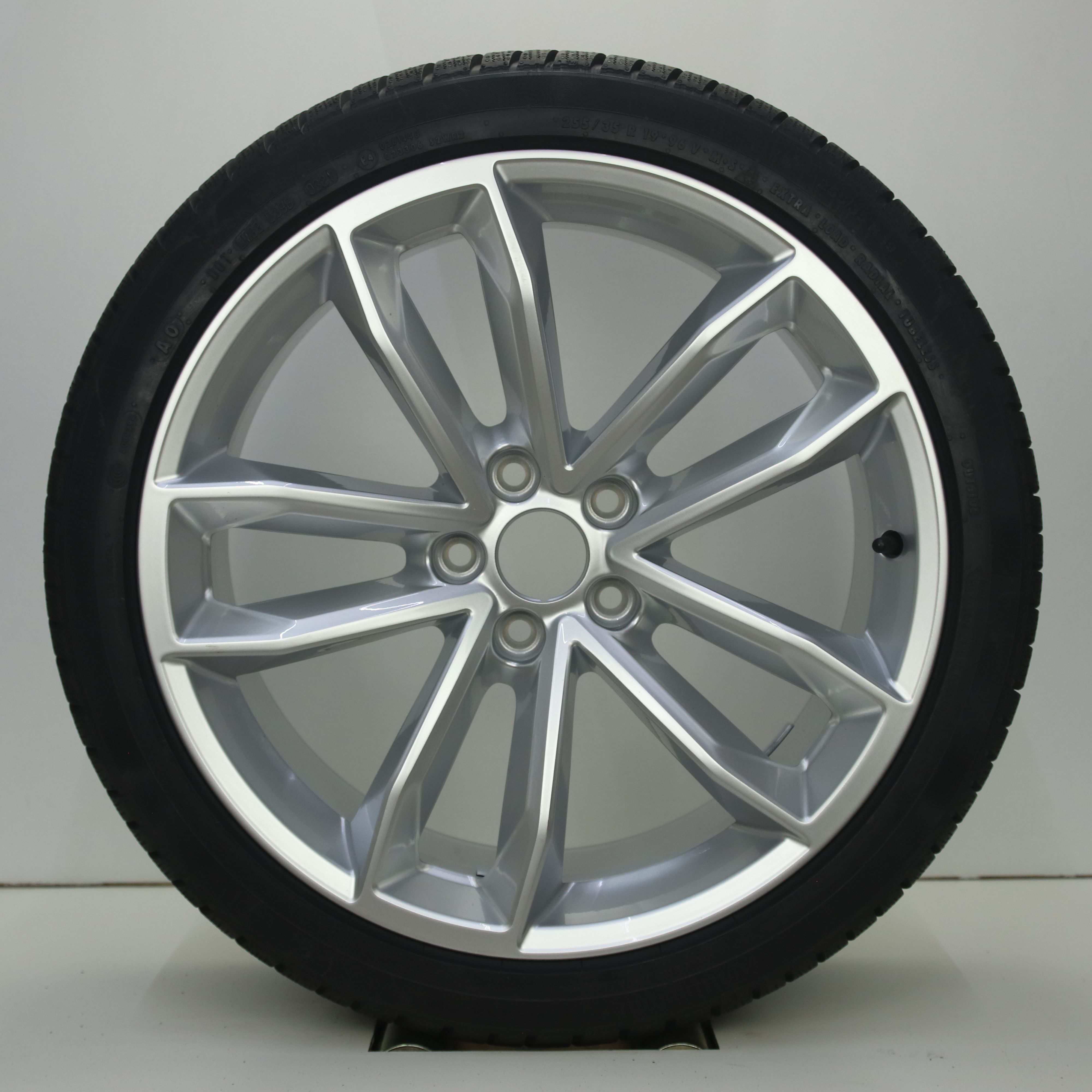 OS1008455 Originele 19 inch lichtmetalen Audi A5 velgen 8.50X19 5X112 ET32.0 NB66.60 Zilver