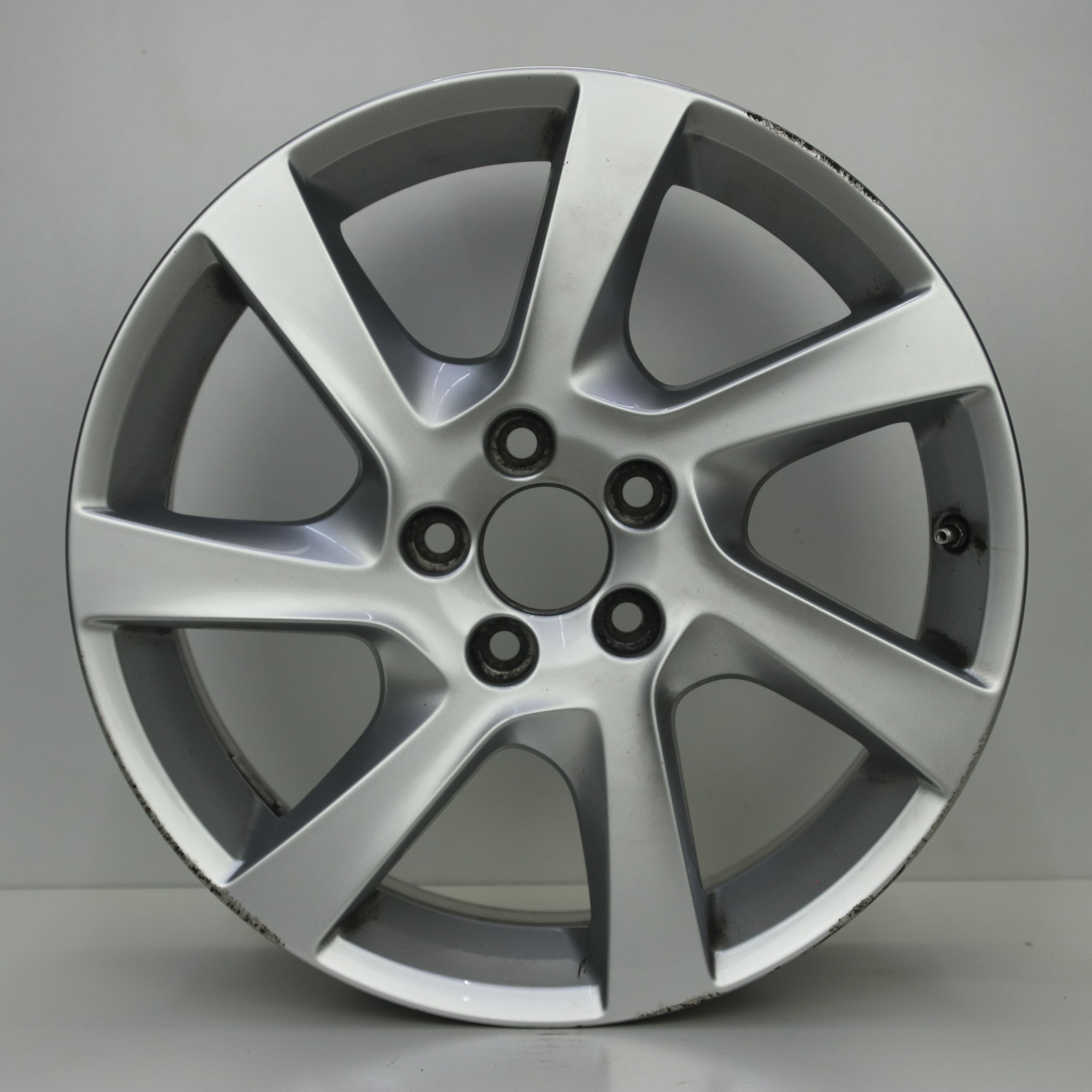 OS1008569 Originele 17 inch lichtmetalen Volvo velgen 7.00X17 5X108 ET50.0 NB63.40 Zilver