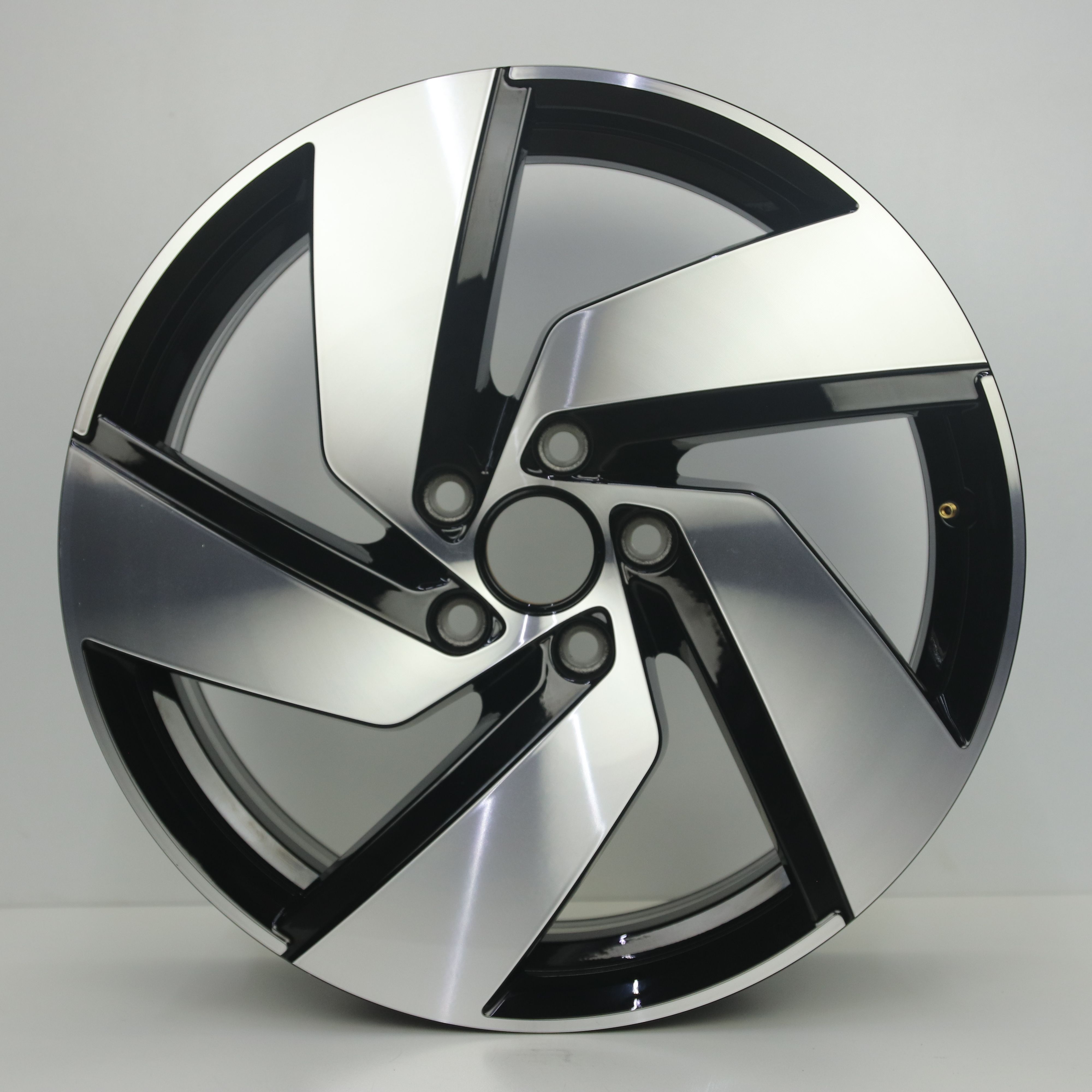 OS1008292 Originele 18 inch lichtmetalen Volkswagen Golf 8 velgen Richmond 7.50X18 5X112 ET51.0 NB57.10 Zwart gepolijst