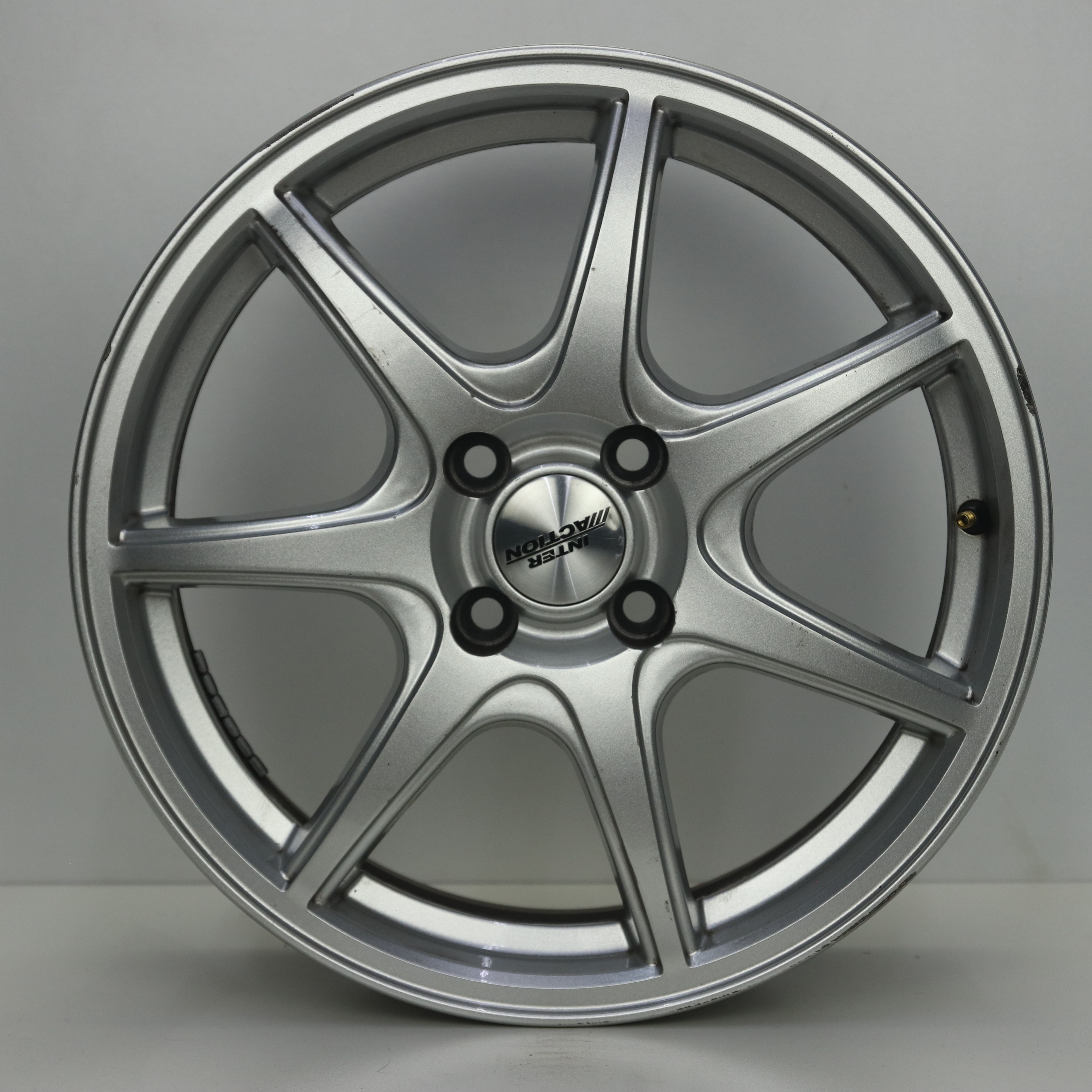 IN1003212 Set 16 inch lichtmetalen Inter action velgen 6.50X16 4X100 ET40.0 NB72.60 Zilver