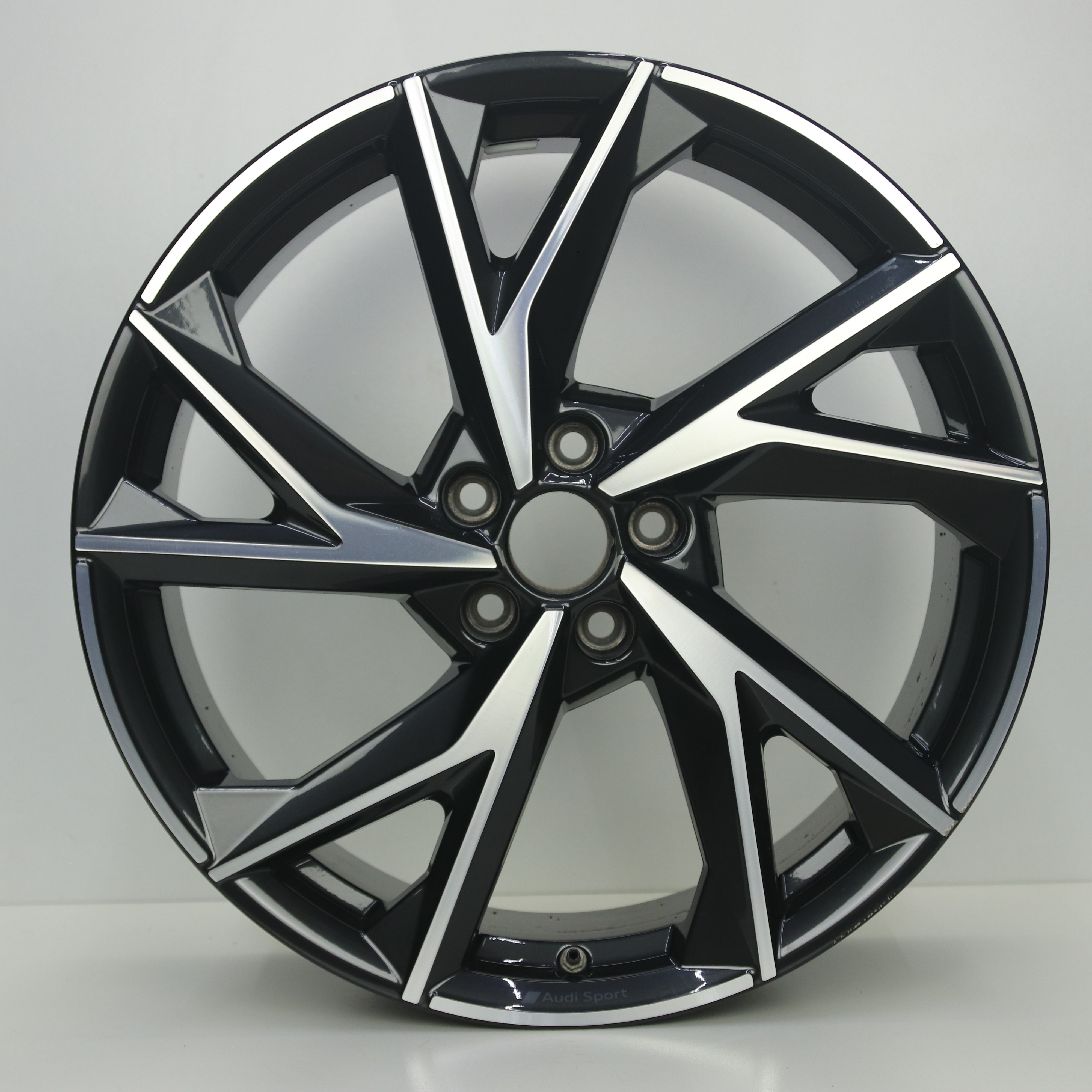 OS1007976 Originele 20 inch lichtmetalen Audi R8 velgen (Breedset) 8.50X20 5X112 ET42.0 NB66.60 Antraciet Gepolijst
