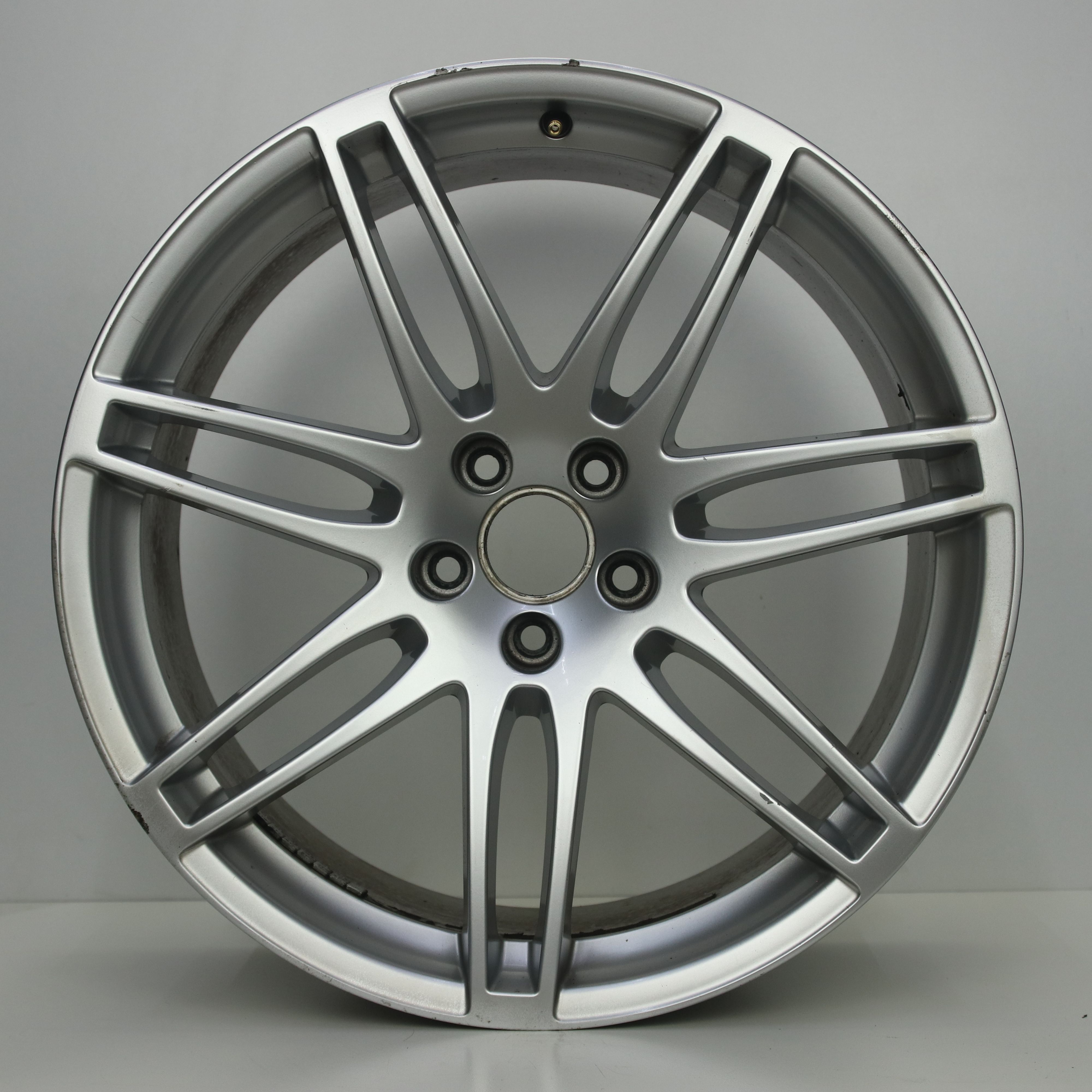 IN1003220 Originele 20 inch lichtmetalen Audi A5 velgen 9.00X20 5X112 ET29.0 NB66.60 Zilver